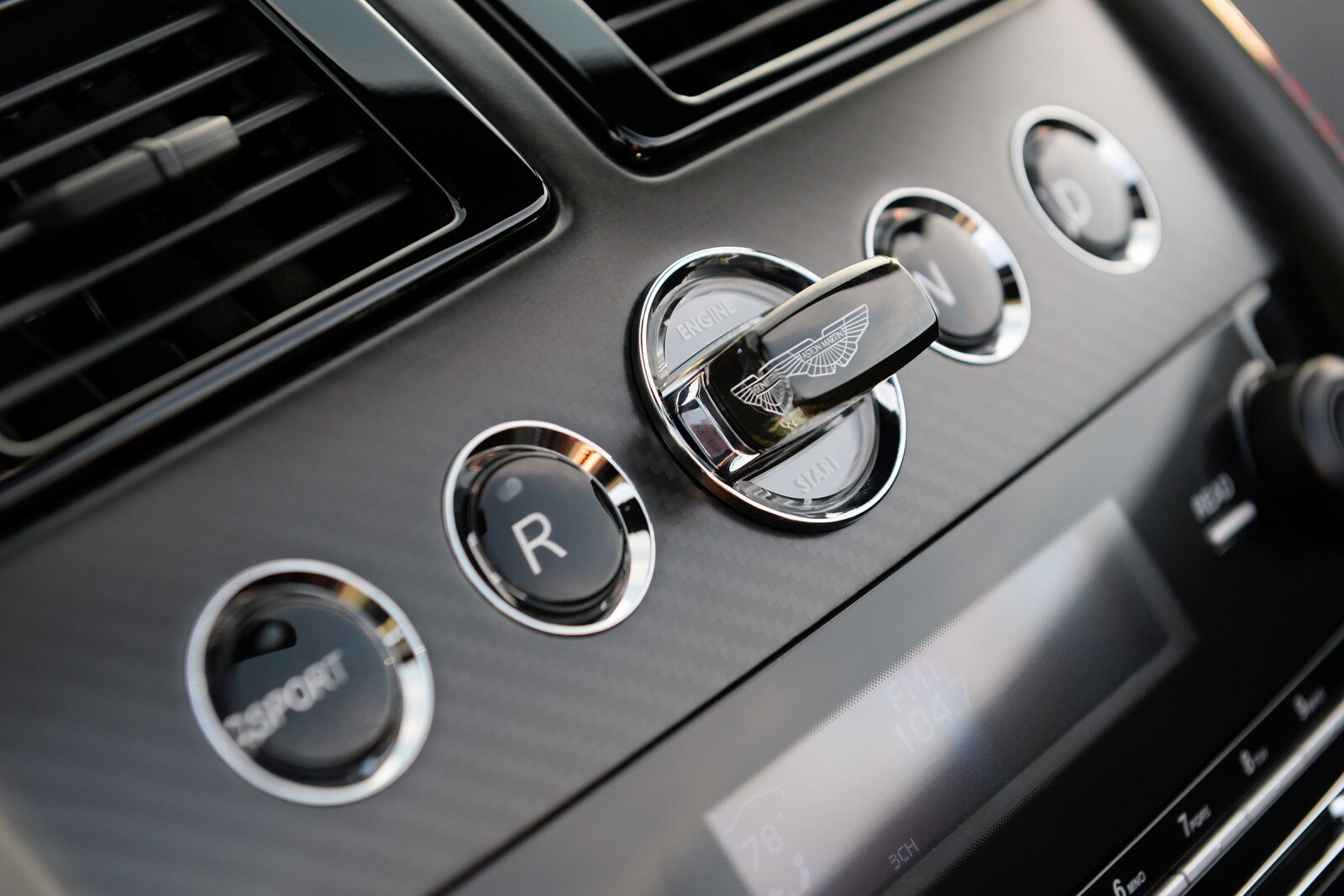 2016 Aston Martin V8 Vantage interior CC