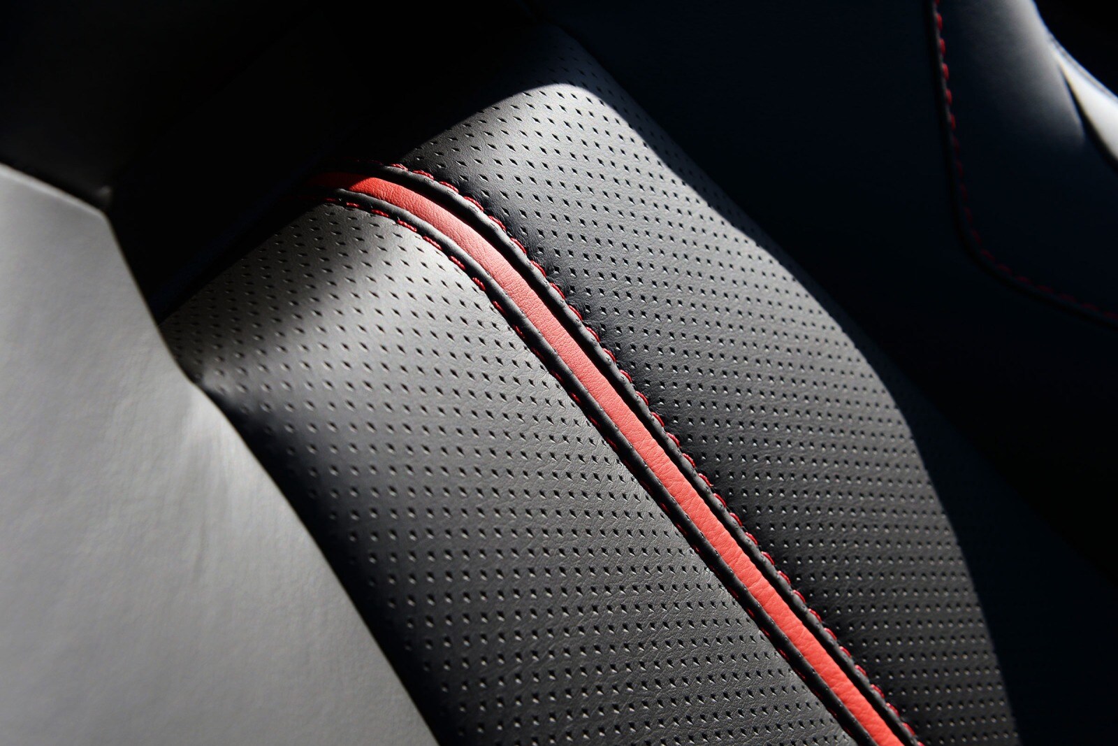 2016 Aston Martin V8 Vantage interior DETAIL