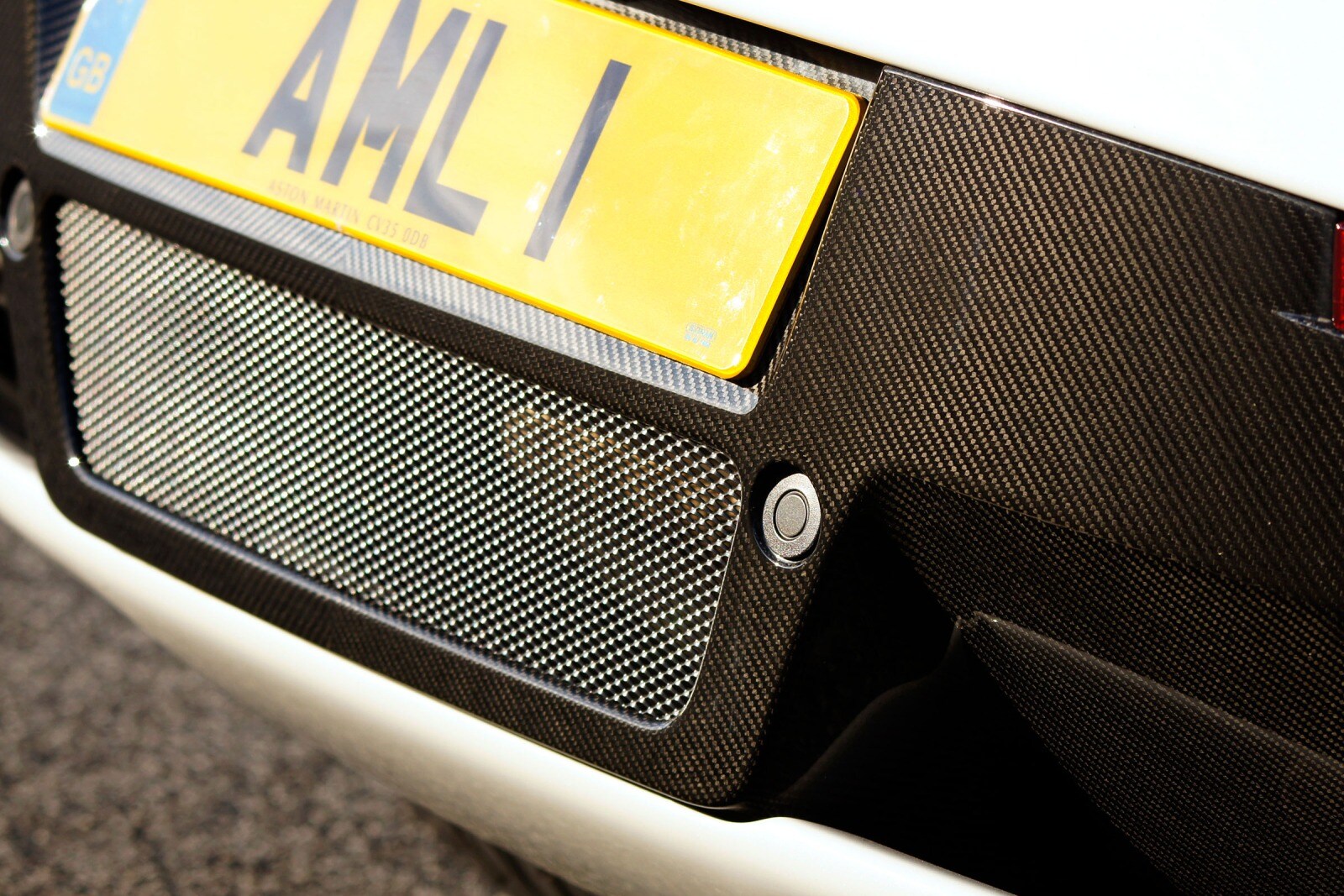 2016 Aston Martin V8 Vantage — OEM photo 3