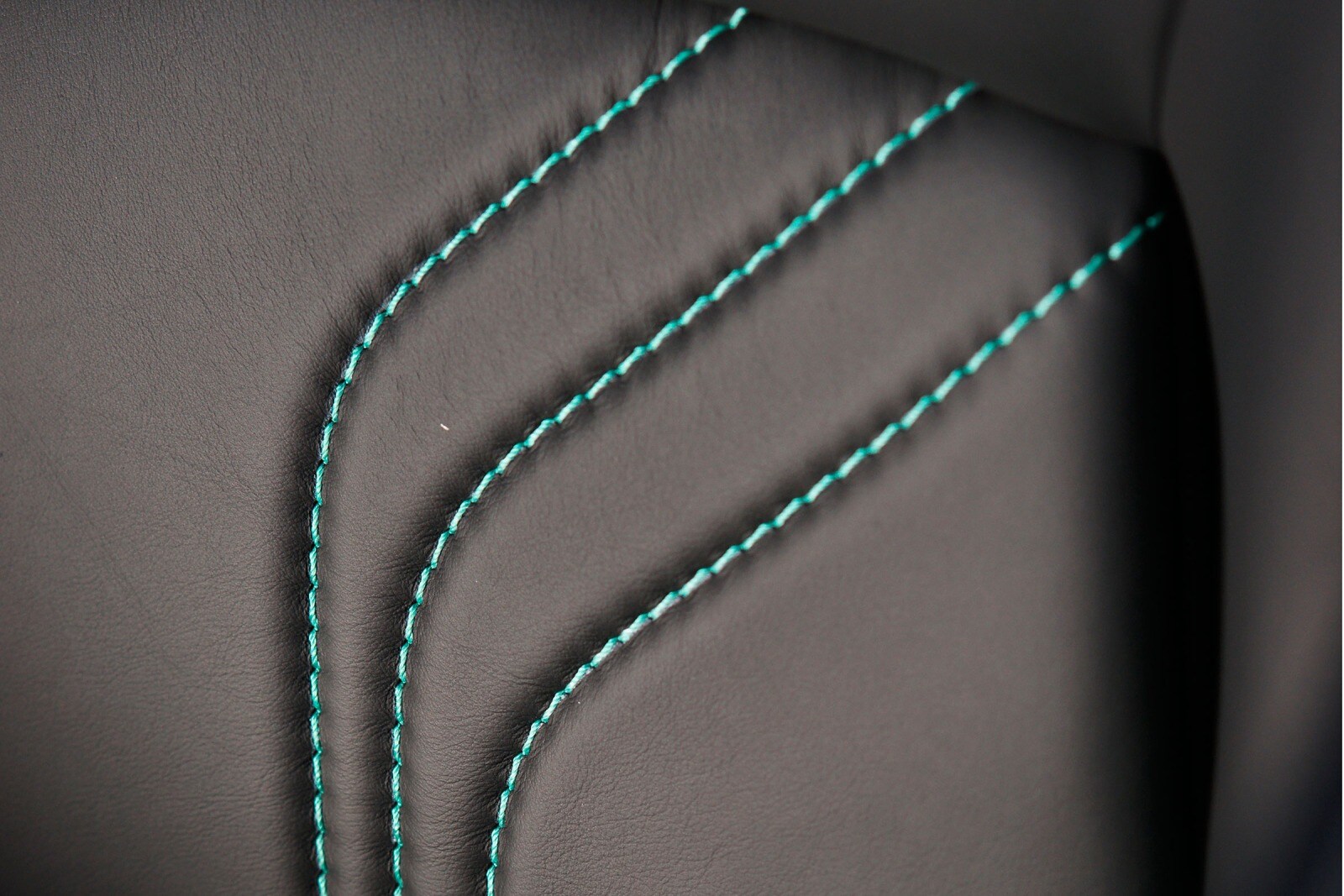 2016 Aston Martin V8 Vantage interior DETAIL