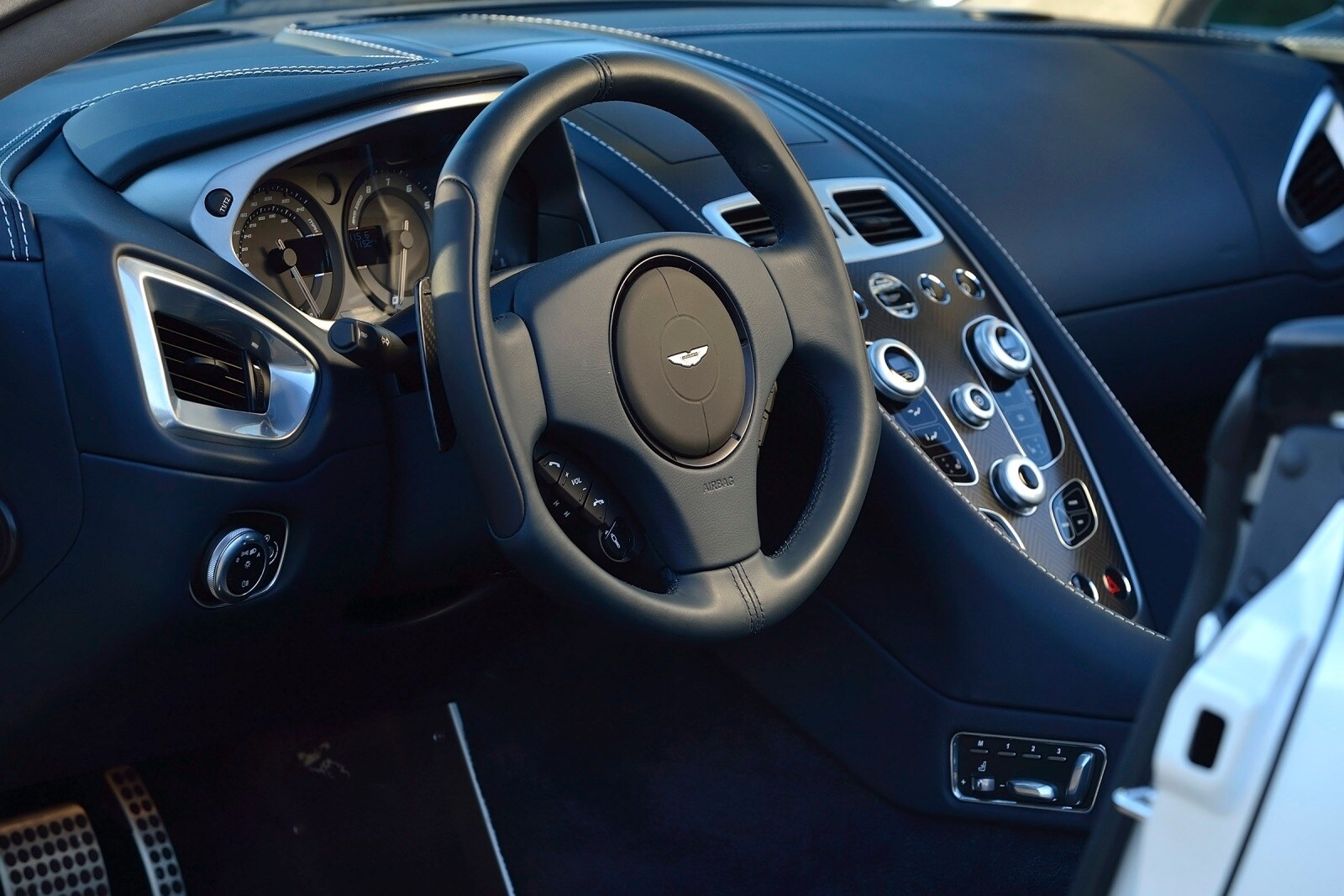 2014 Aston Martin Vanquish interior I