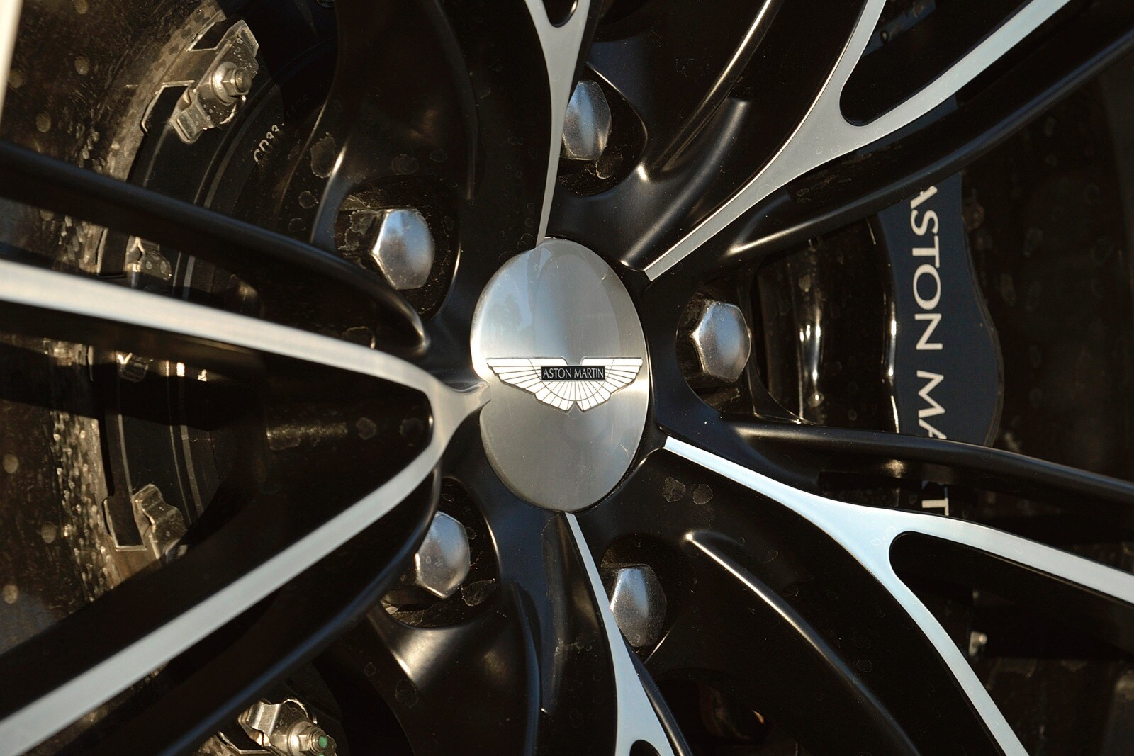2014 Aston Martin Vanquish — OEM photo 3