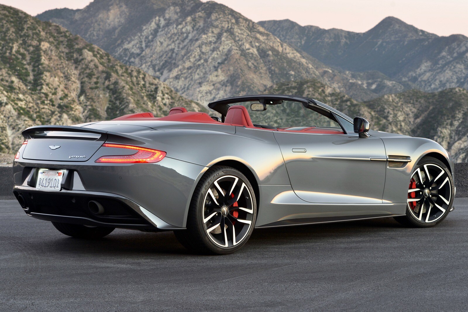 2015 Aston Martin Vanquish — OEM photo 4