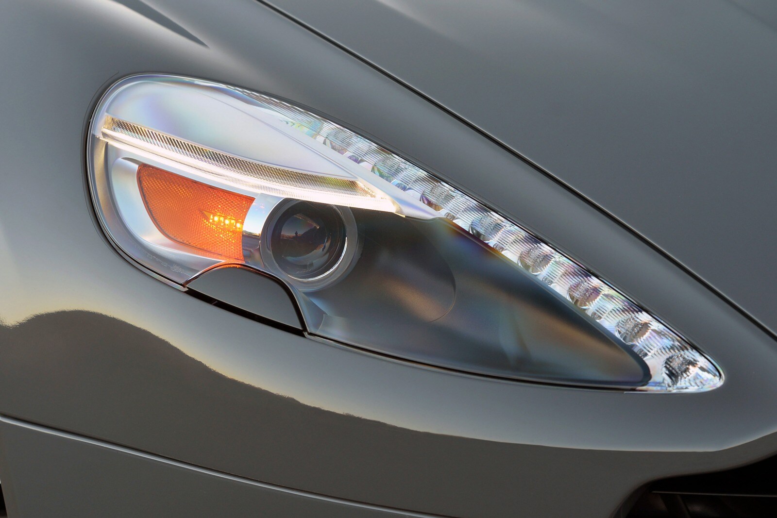 2015 Aston Martin Vanquish exterior EDETAIL