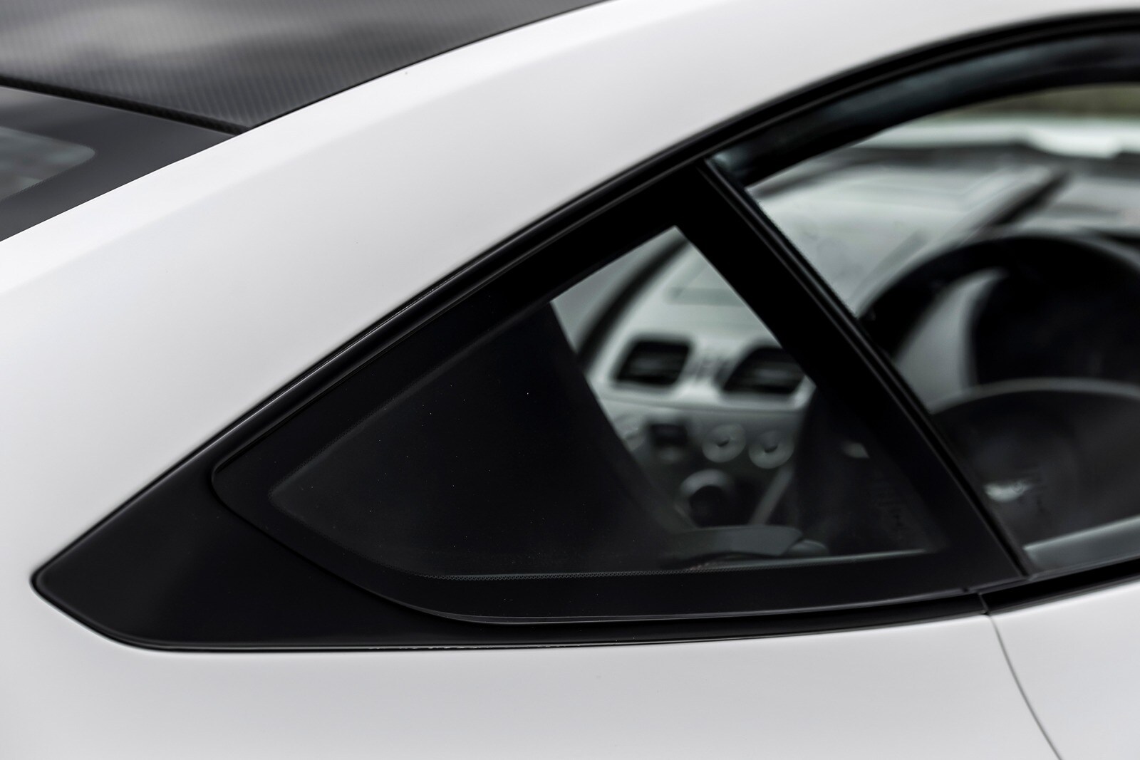 2016 Aston Martin Vanquish — OEM photo 5