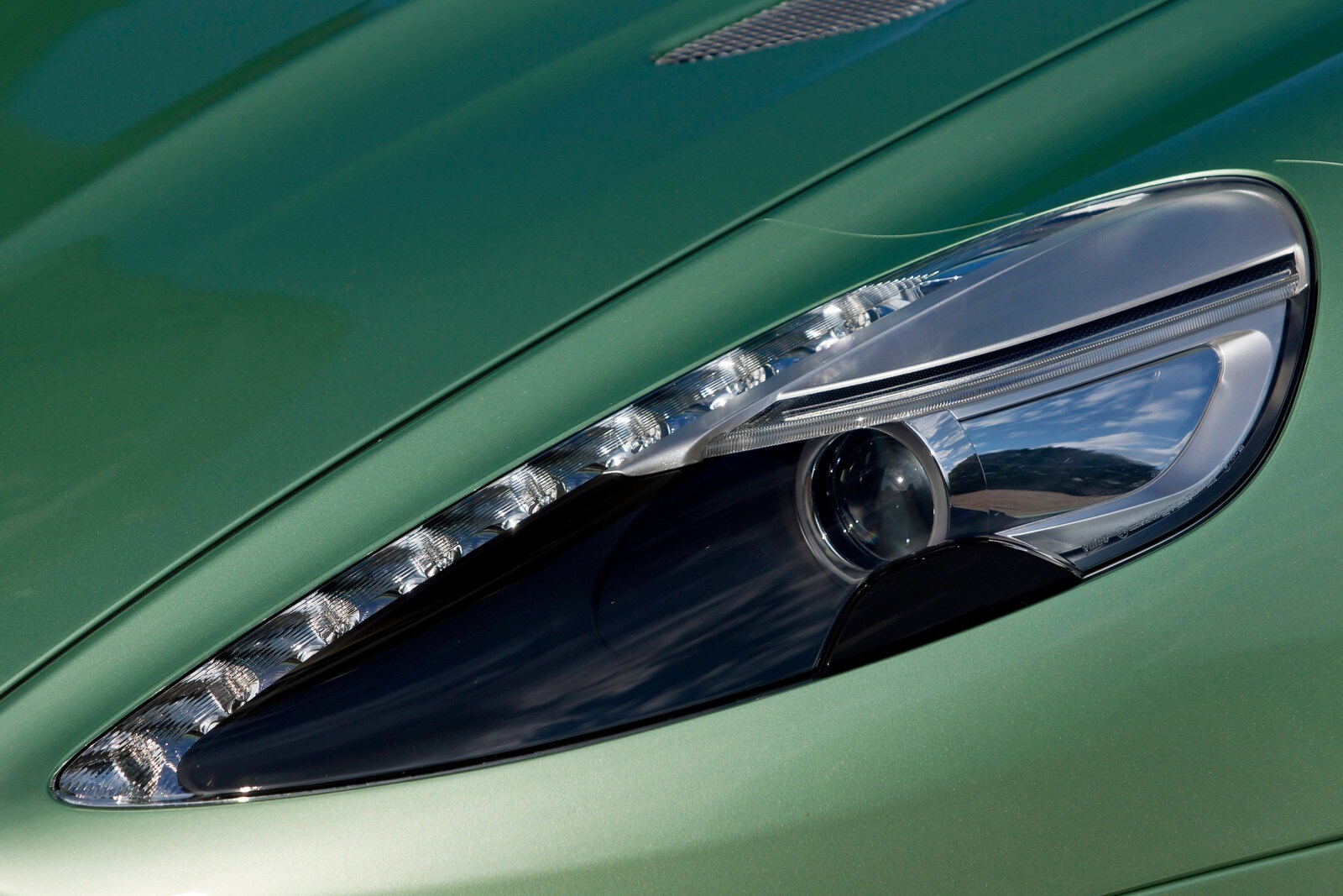 2016 Aston Martin Vanquish — OEM photo 3