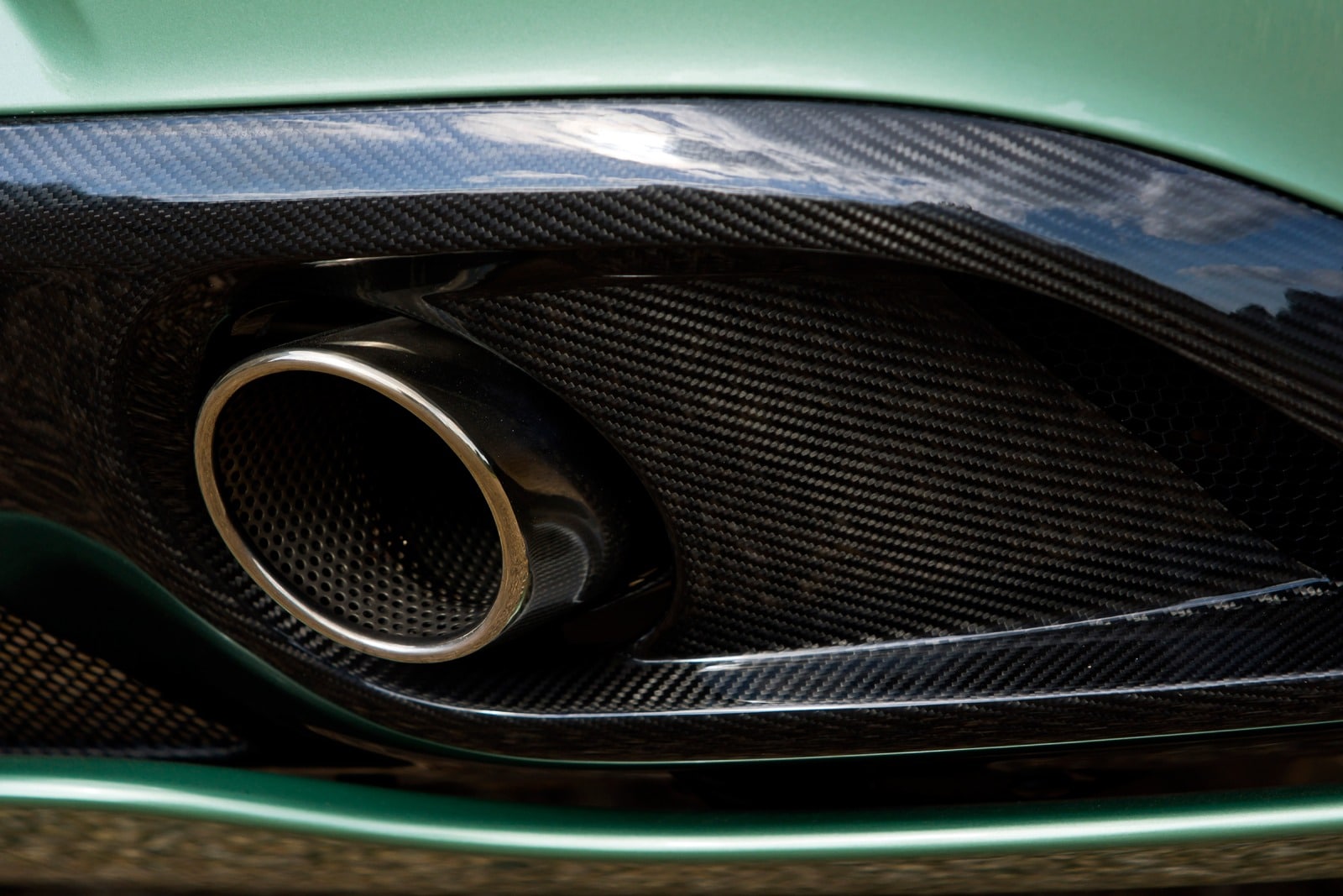 2017 Aston Martin Vanquish exterior EDETAIL