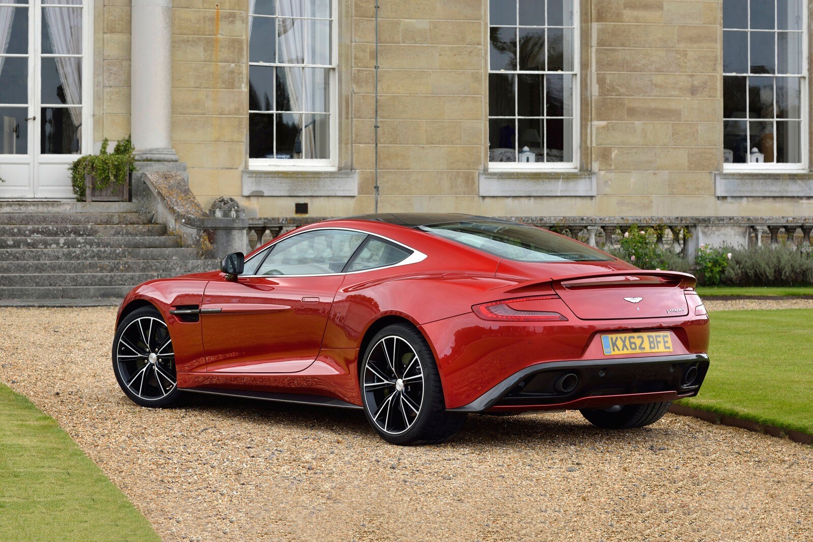 2017 Aston Martin Vanquish Coupe Exterior