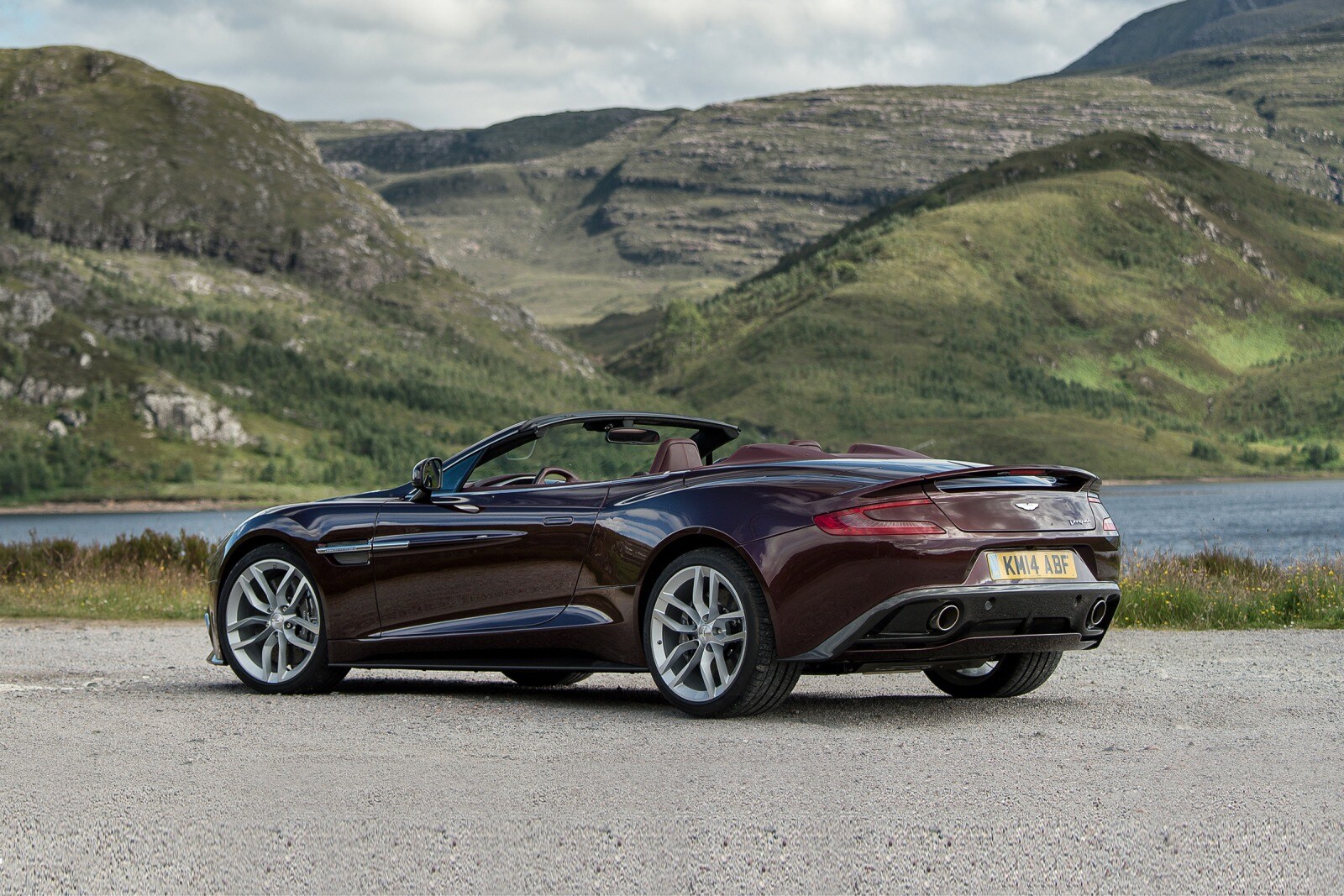 2017 Aston Martin Vanquish — OEM photo 4