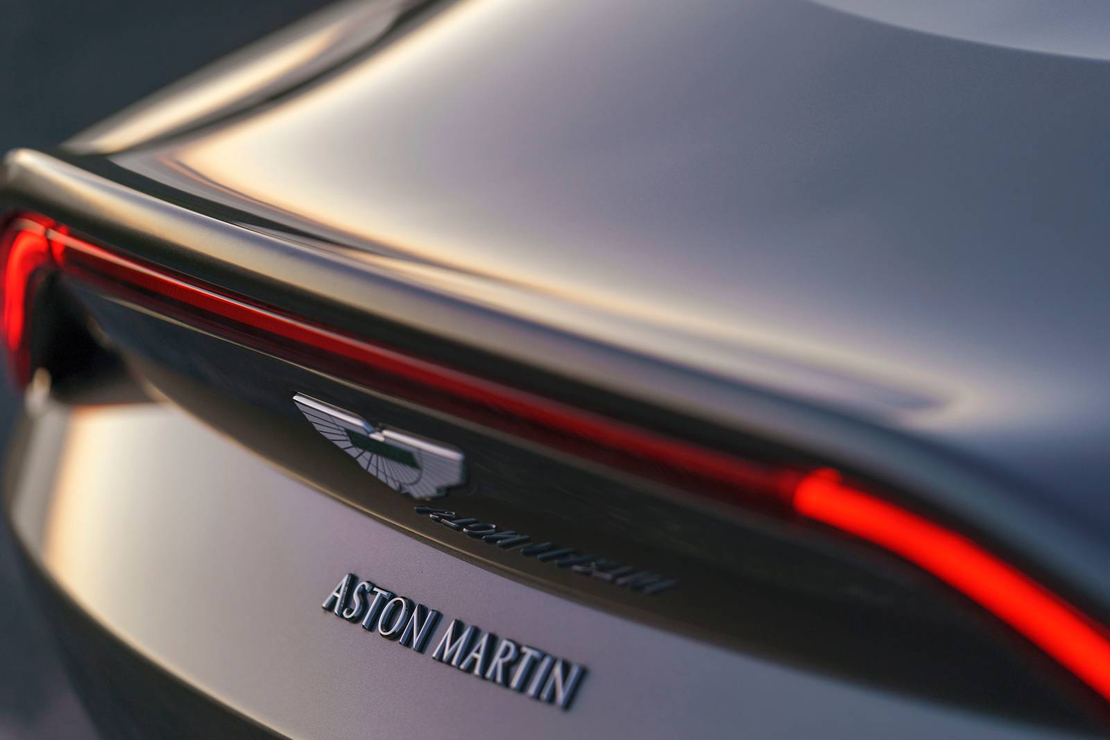 2019 Aston Martin Vantage — OEM photo 4