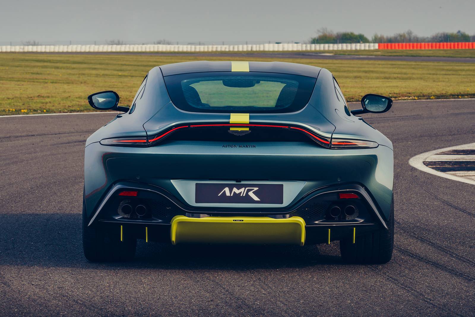 2020 Aston Martin Vantage — OEM photo 2