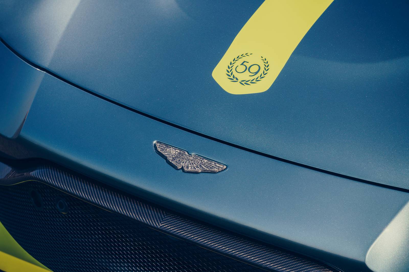 2020 Aston Martin Vantage — OEM photo 4