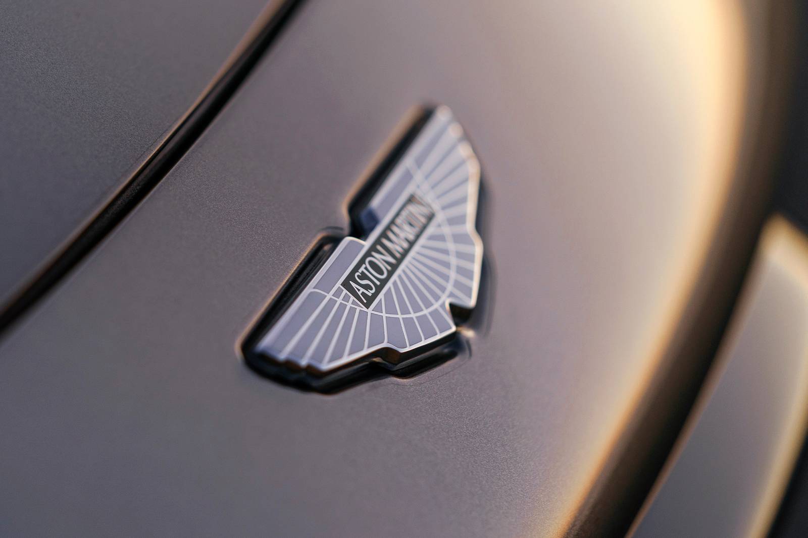 2021 Aston Martin Vantage — OEM photo 4