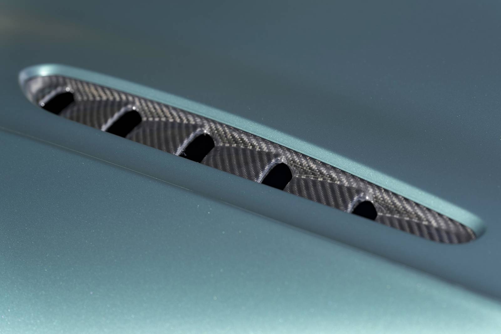 2022 Aston Martin Vantage — OEM photo 5