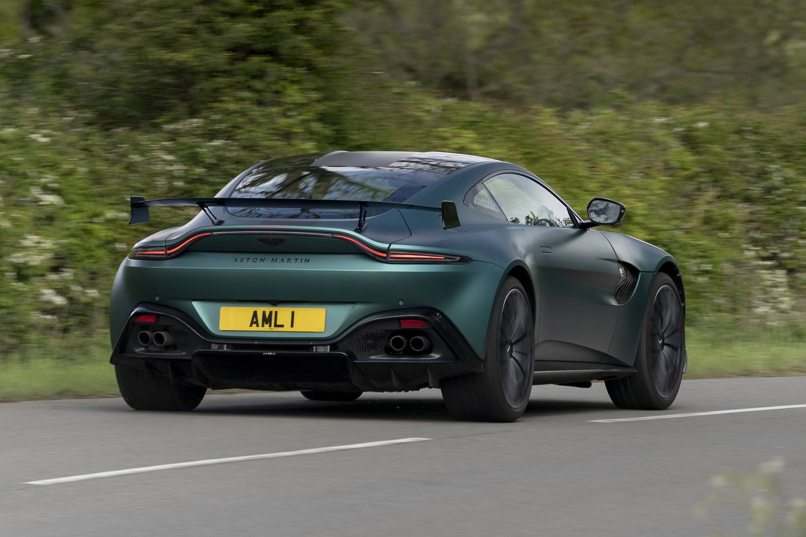 2022 Aston Martin Vantage — OEM photo 3