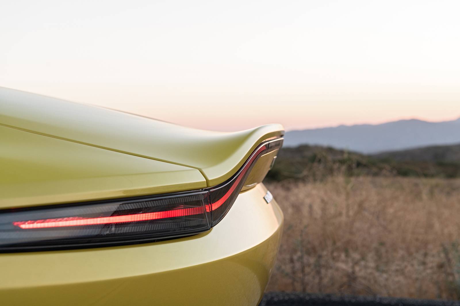 2022 Aston Martin Vantage — OEM photo 4