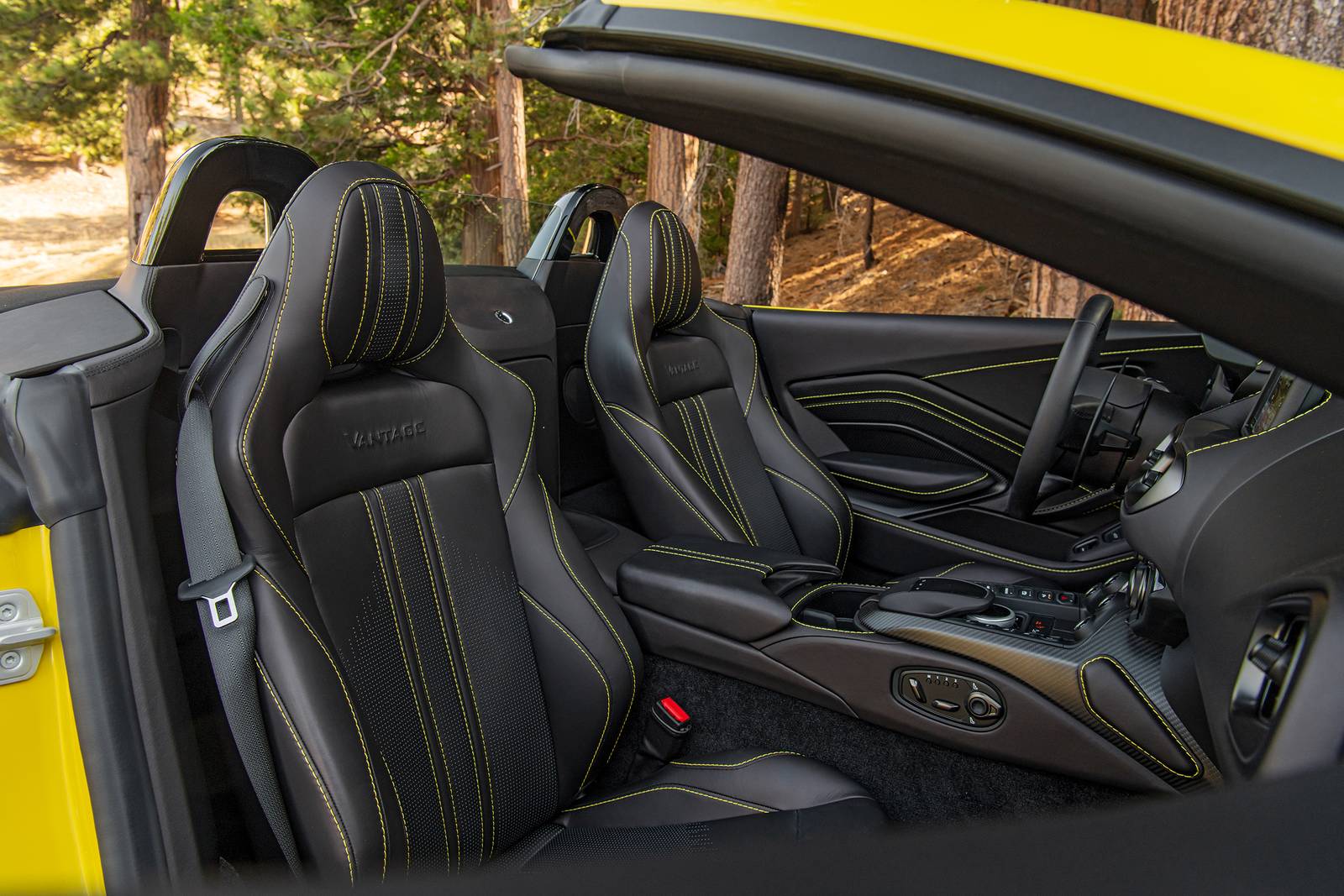 2022 Aston Martin Vantage interior DETAIL