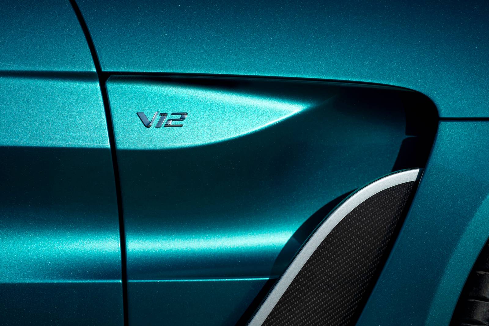 2023 Aston Martin Vantage exterior EDETAIL