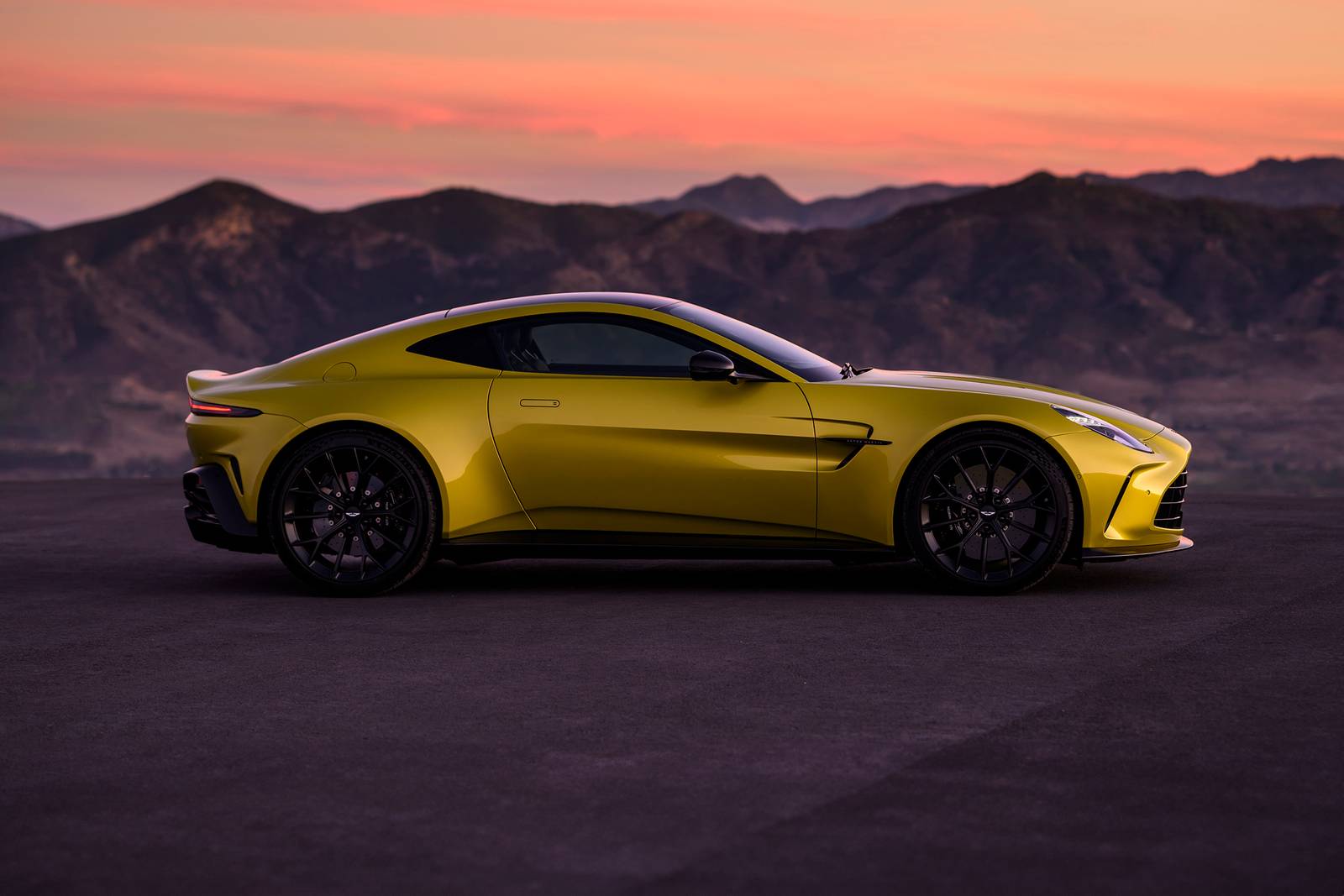 2025 Aston Martin Vantage Coupe Profile