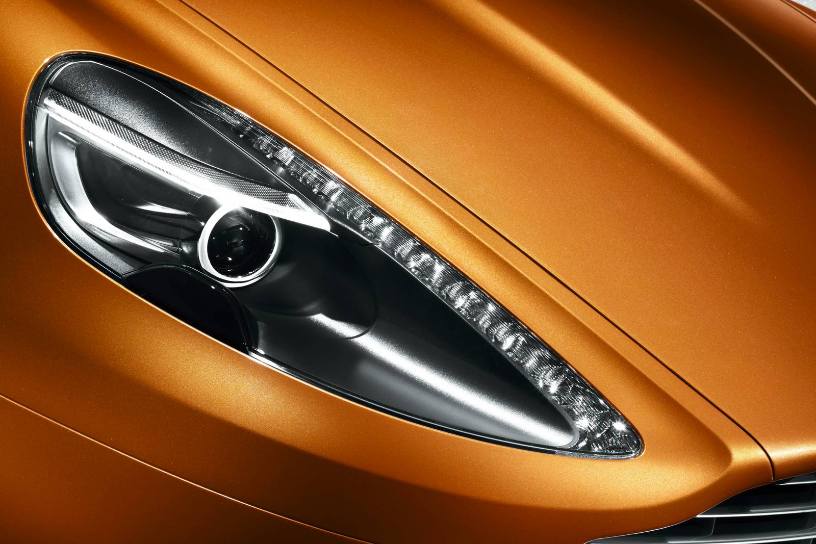 2012 Aston Martin Virage exterior EDETAIL