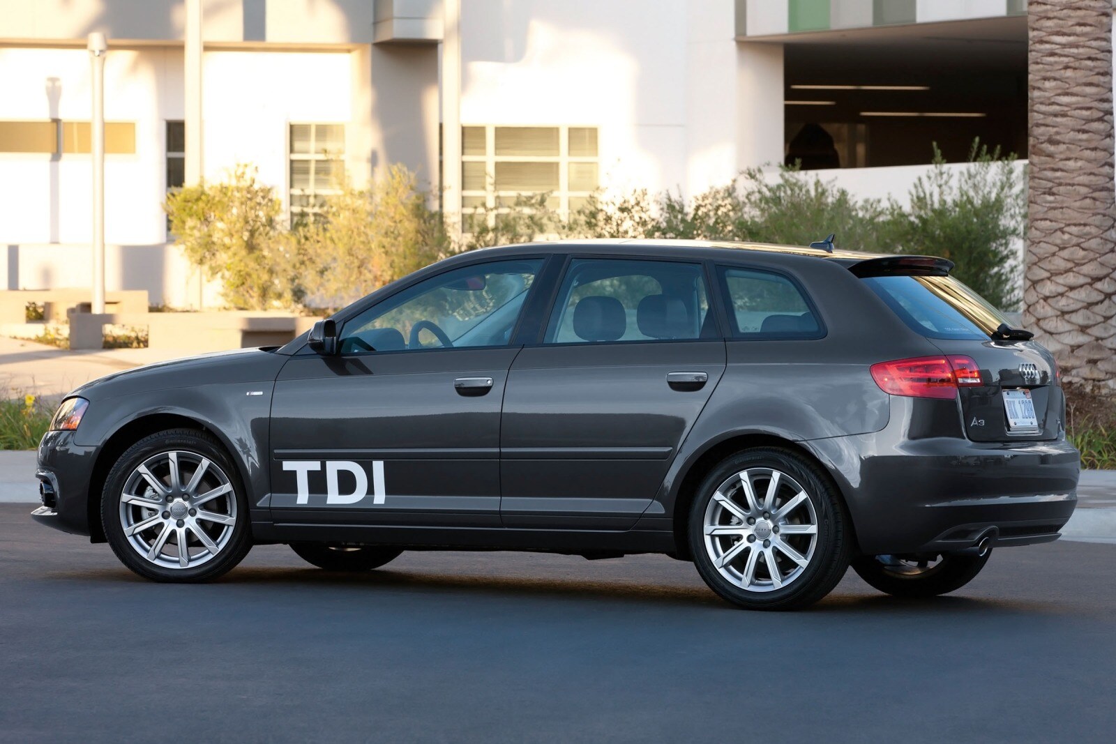 2013 Audi A3 front safety FQ