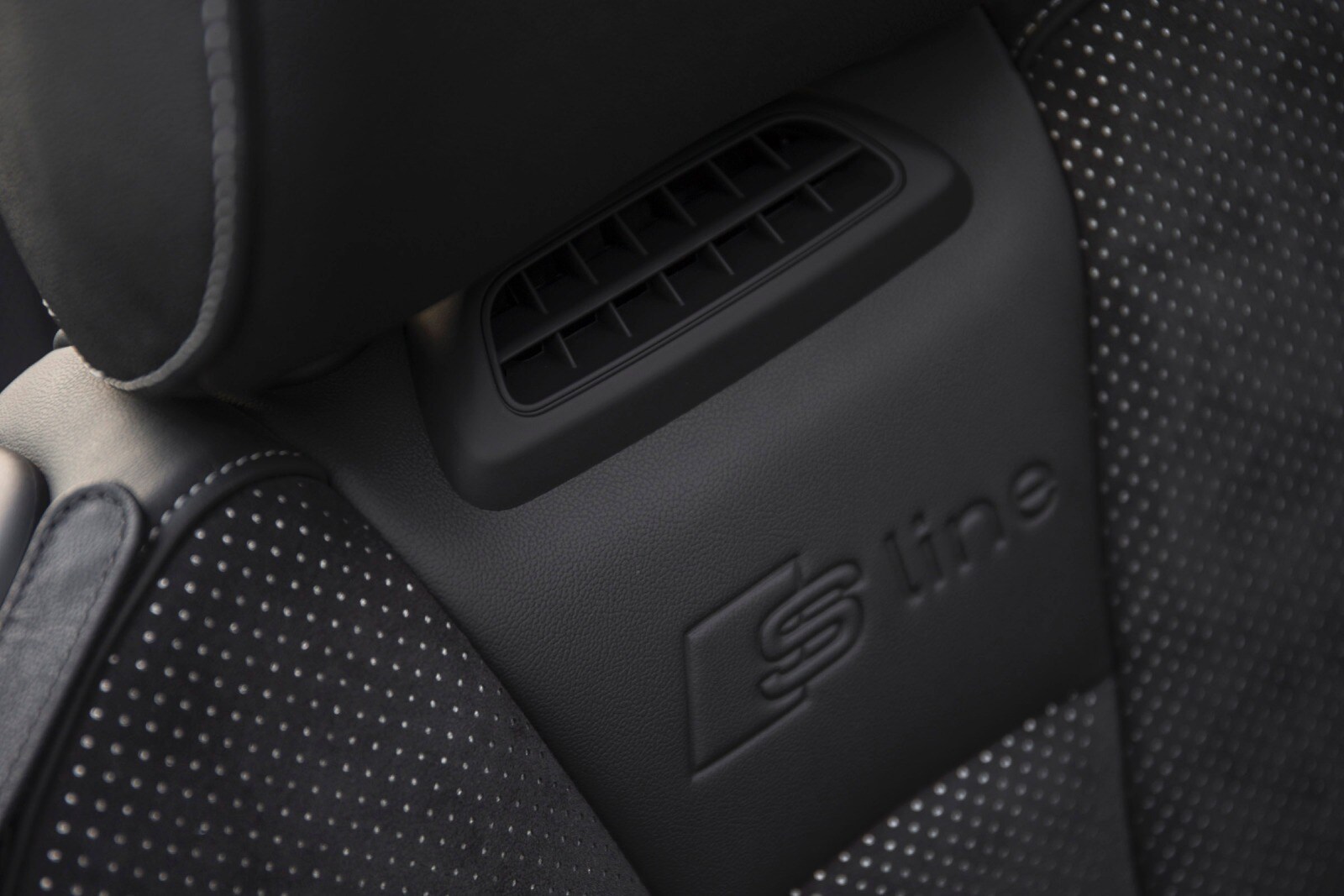 2016 Audi A3 front safety DETAIL