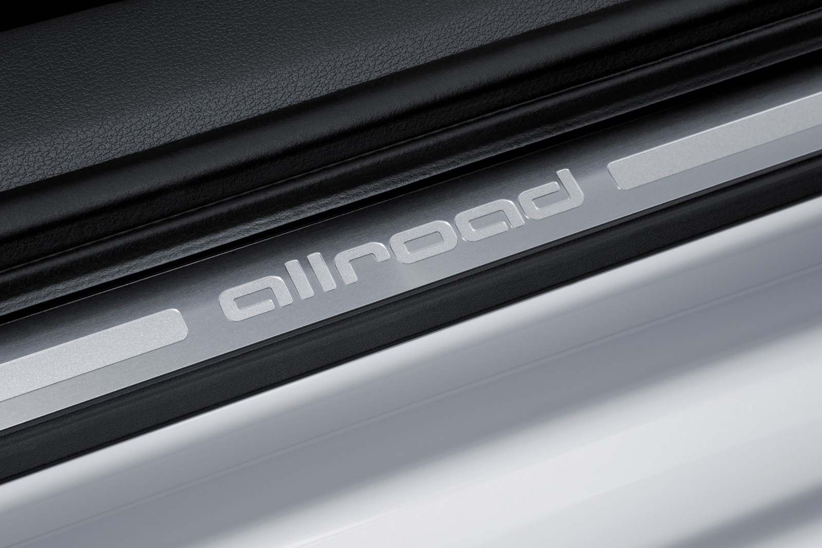 2017 Audi A4 front safety DETAIL