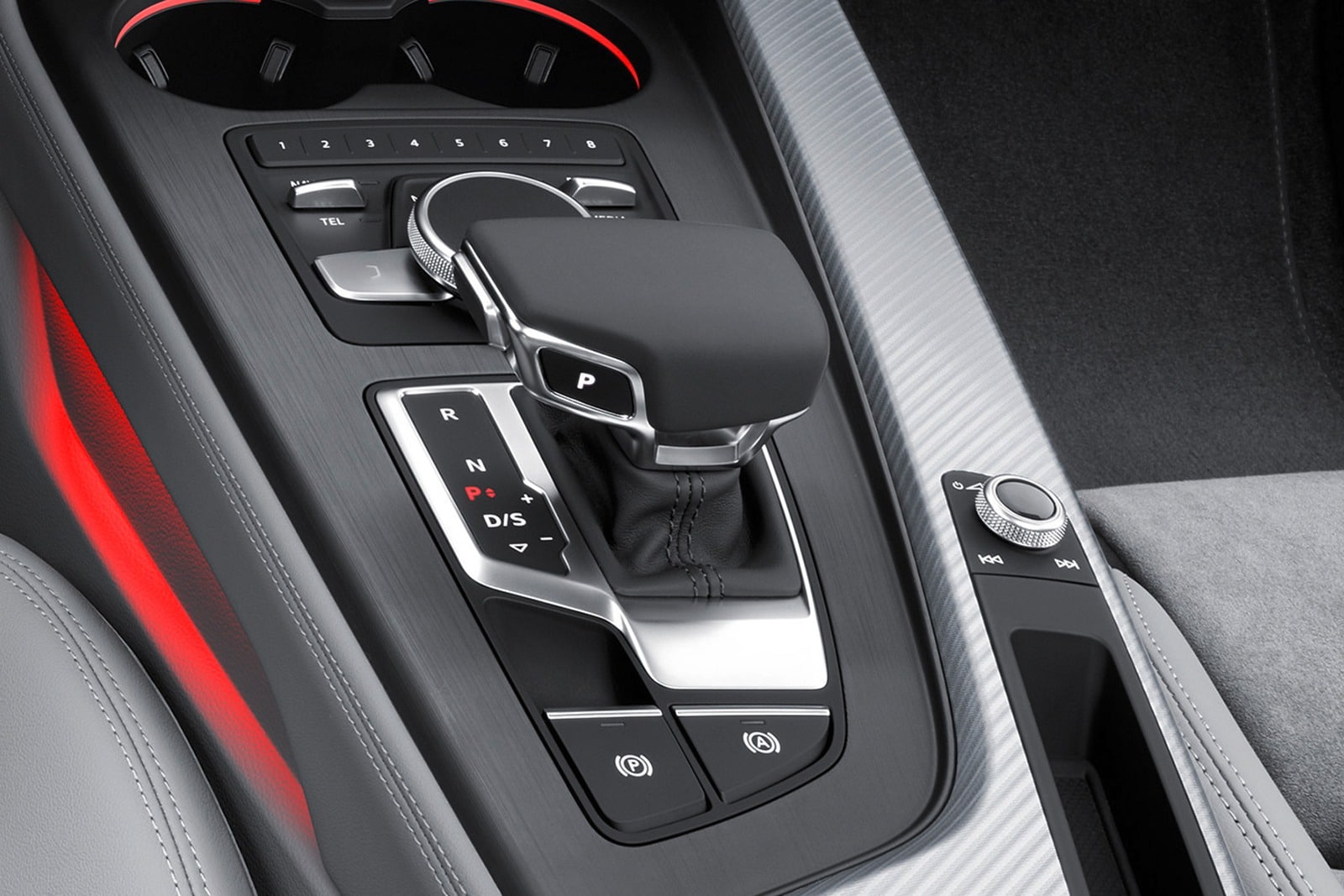 2017 Audi A4 interior SHF