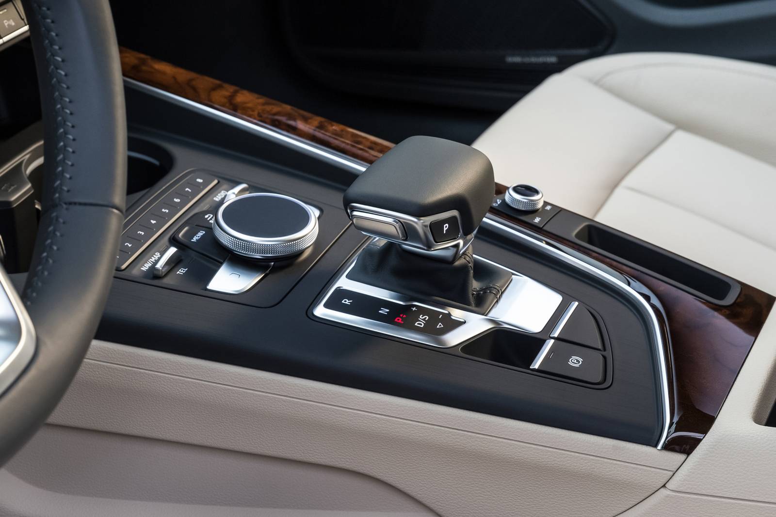 2018 Audi A4 interior SHF