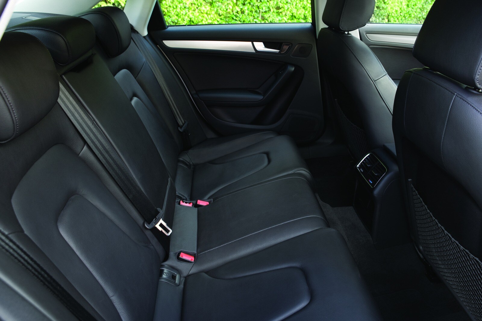 2010 Audi A4 interior RI