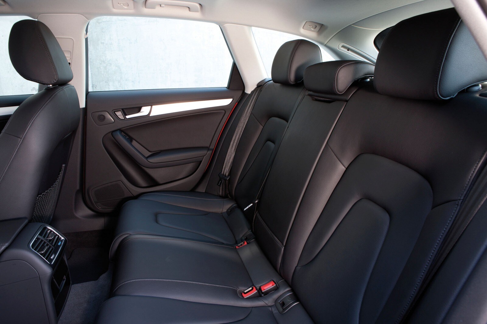 2012 Audi A4 interior RI