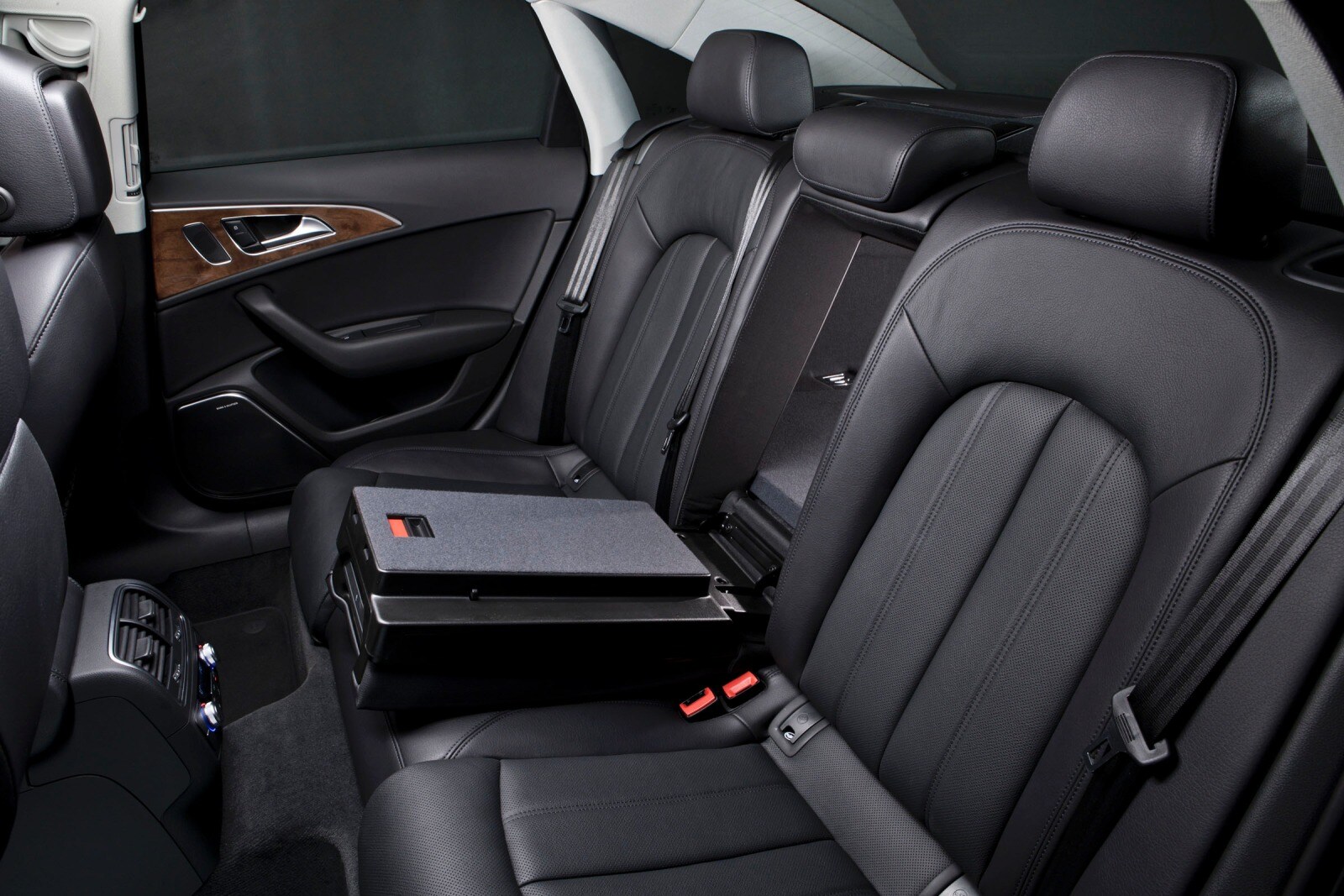 2012 Audi A6 interior RI