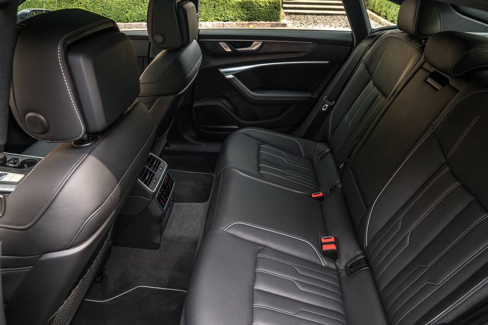 2019 Audi A6 interior RI