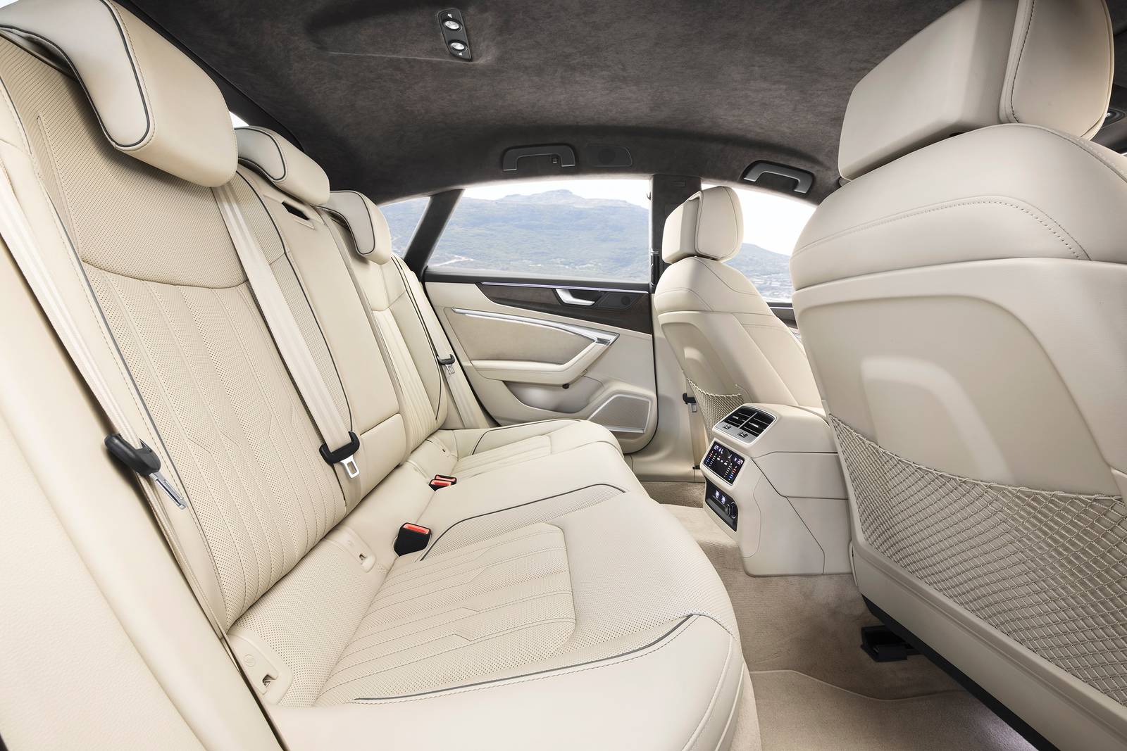 2019 Audi A7 interior RI