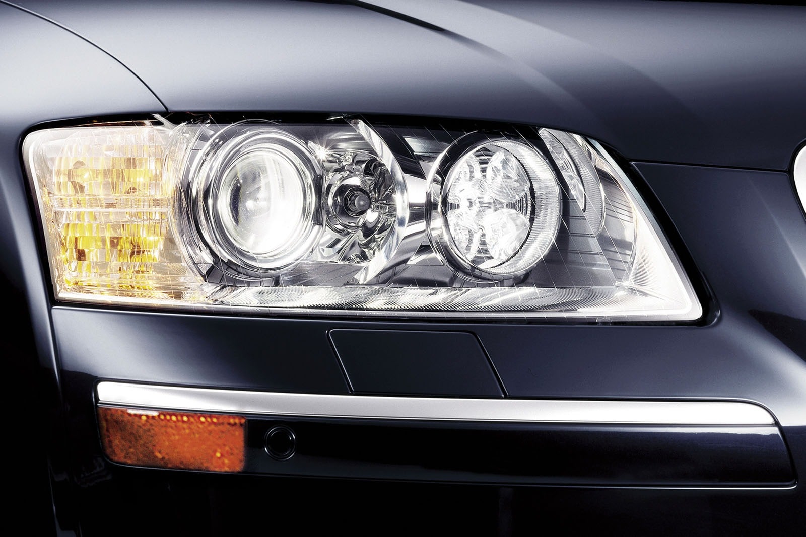 2007 Audi A8 exterior EDETAIL