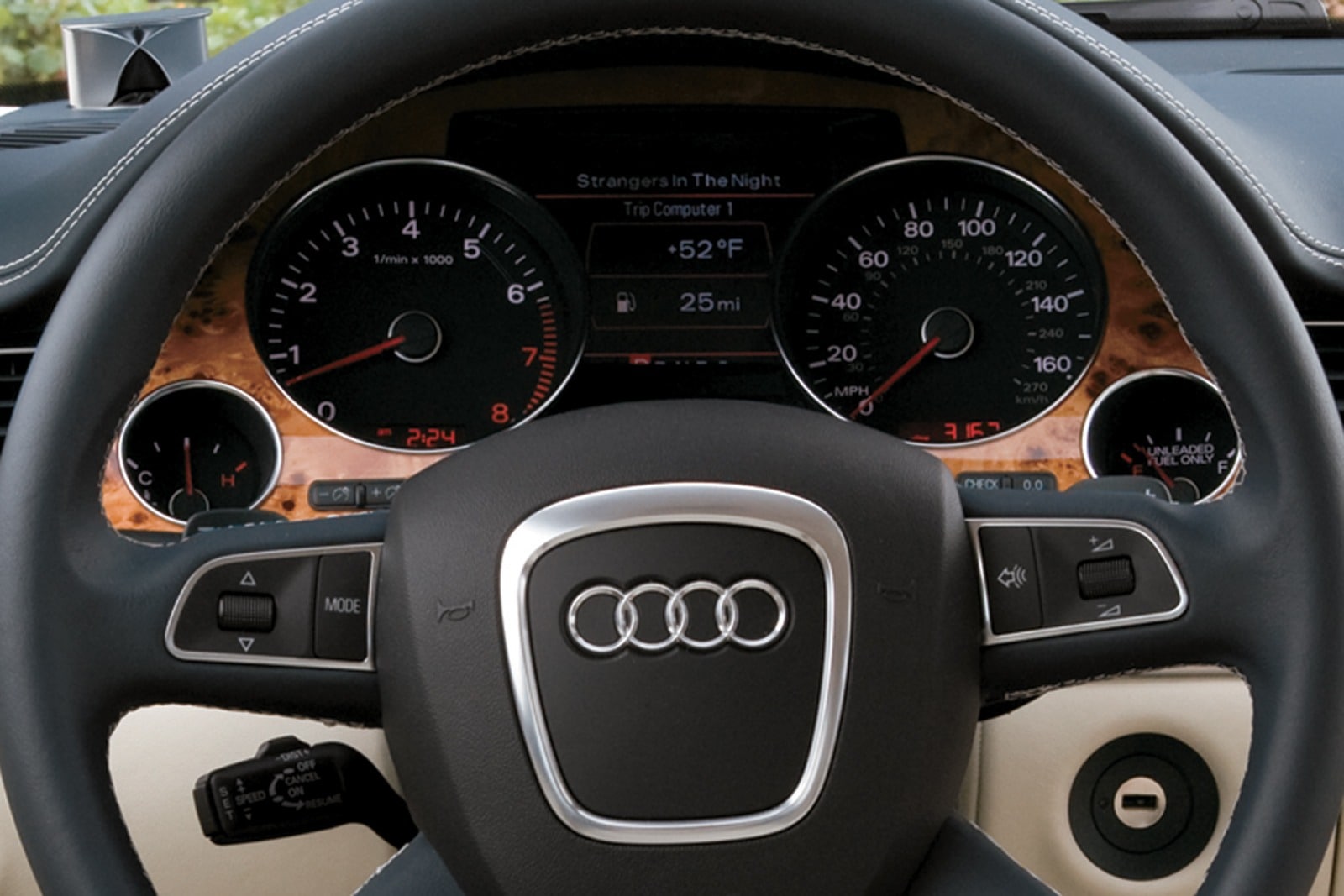2008 Audi A8 interior AUXCTRL