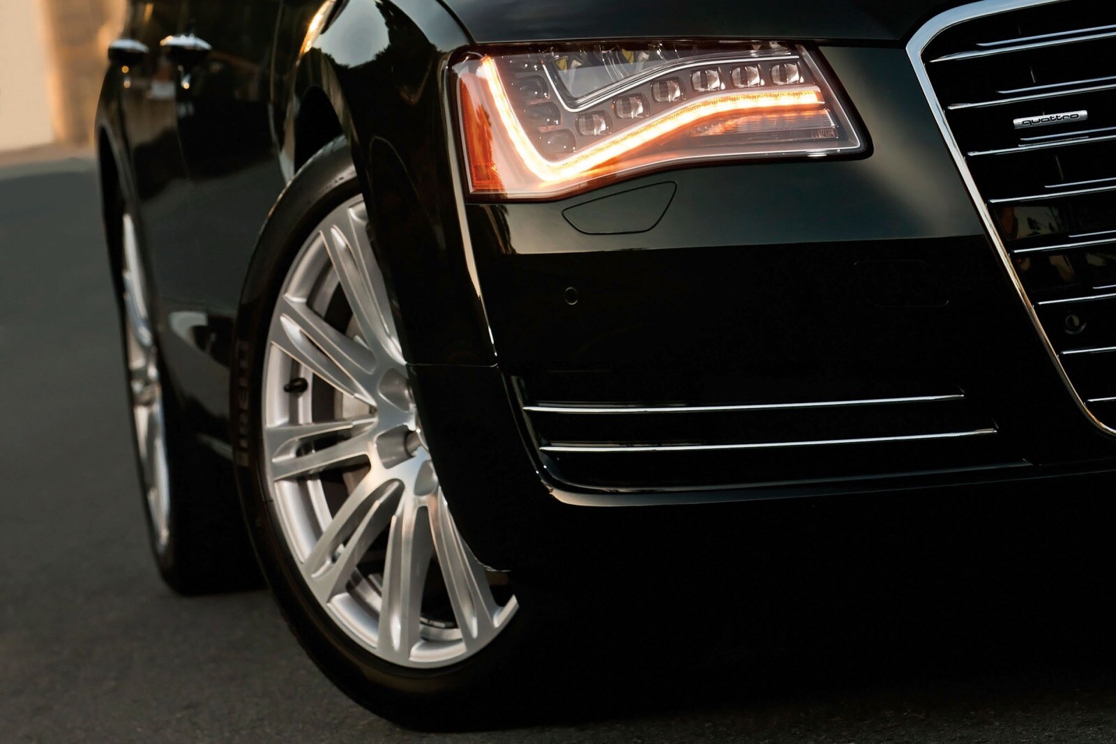 2013 Audi A8 exterior EDETAIL