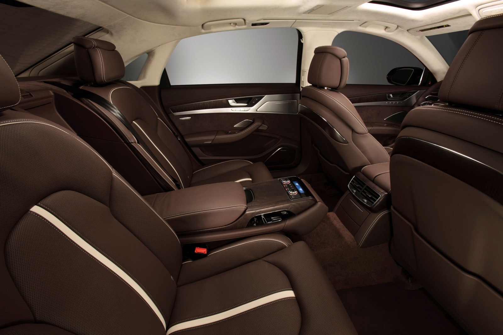 2014 Audi A8 interior RI