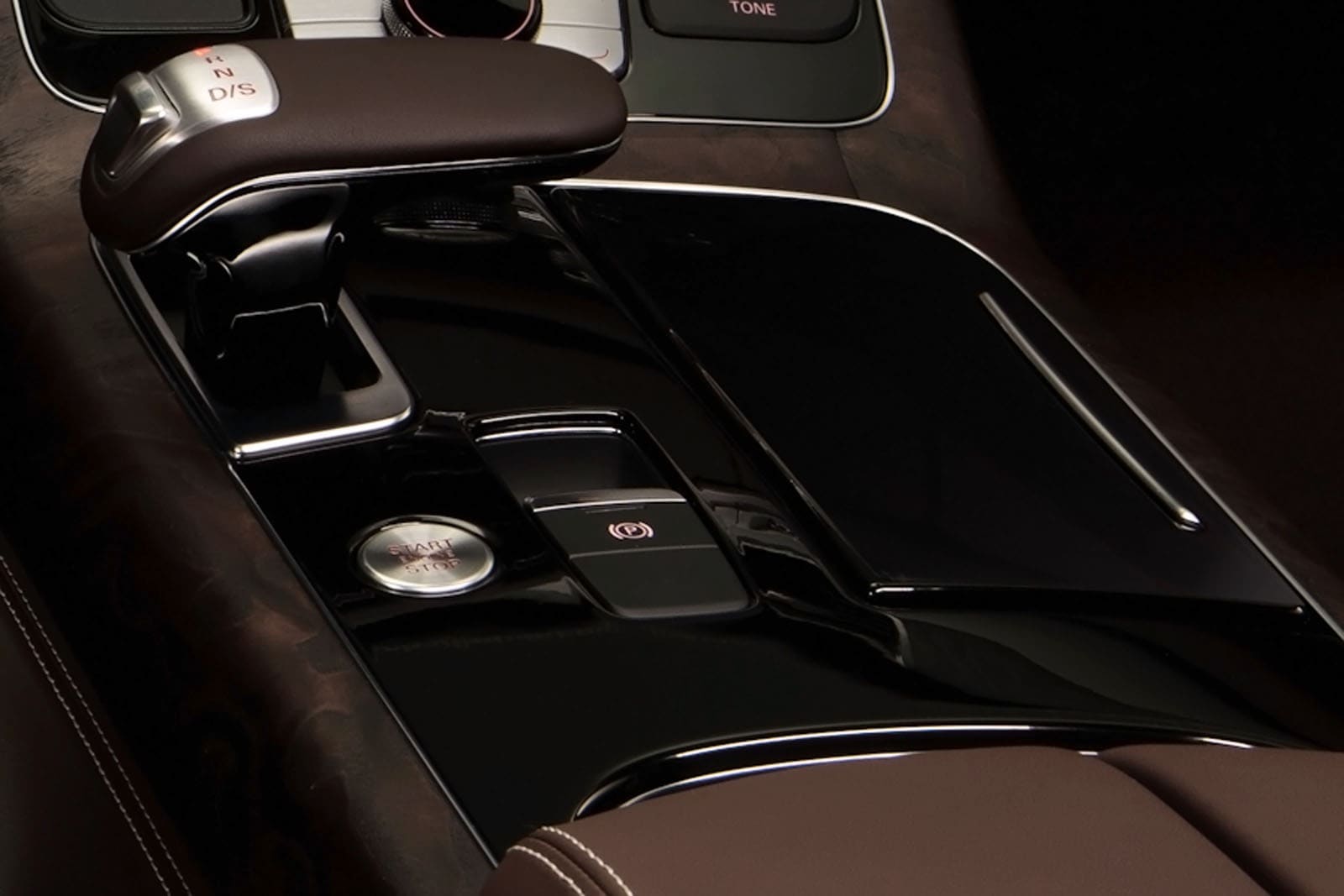 2014 Audi A8 interior SHF