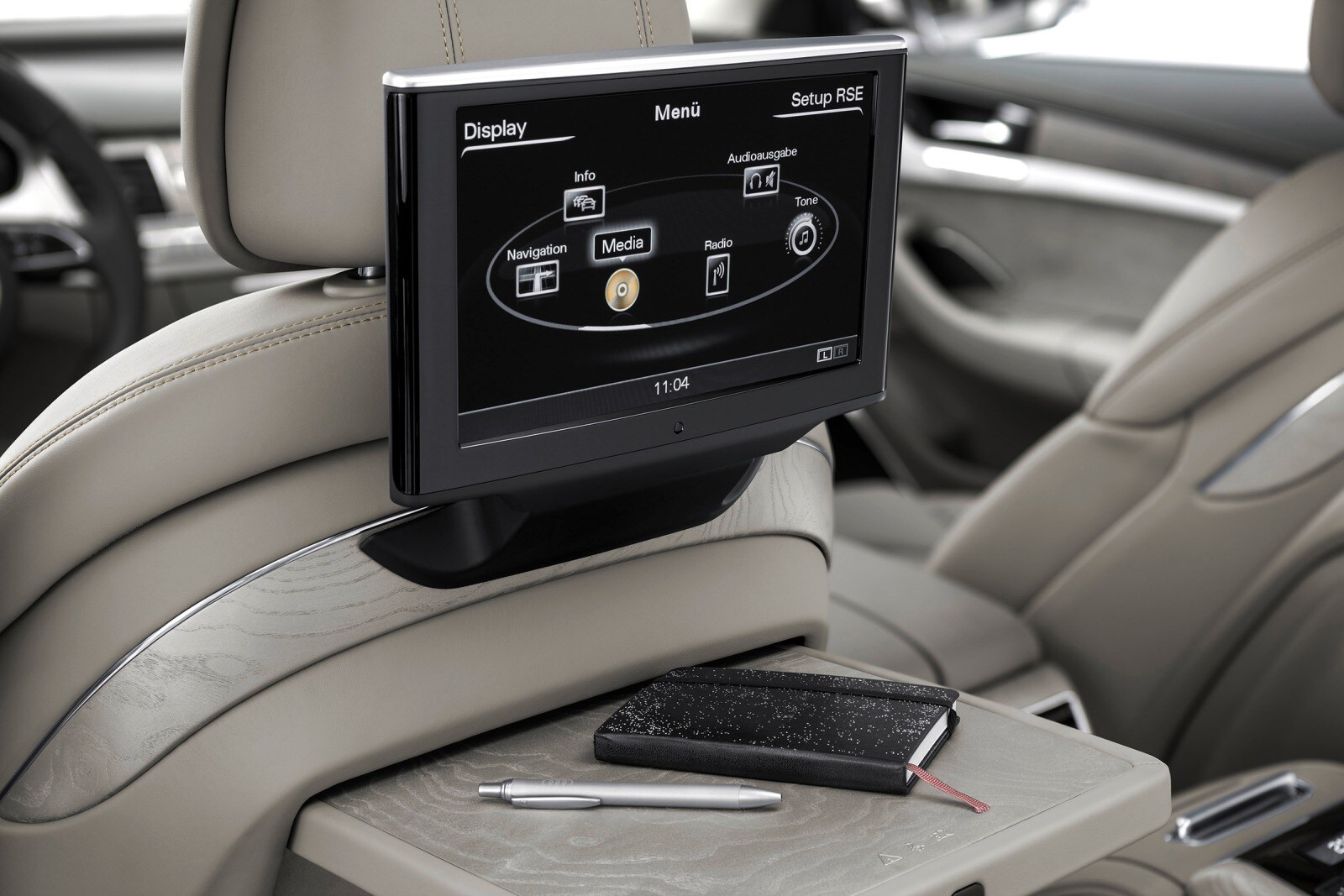 2015 Audi A8 interior DETAIL