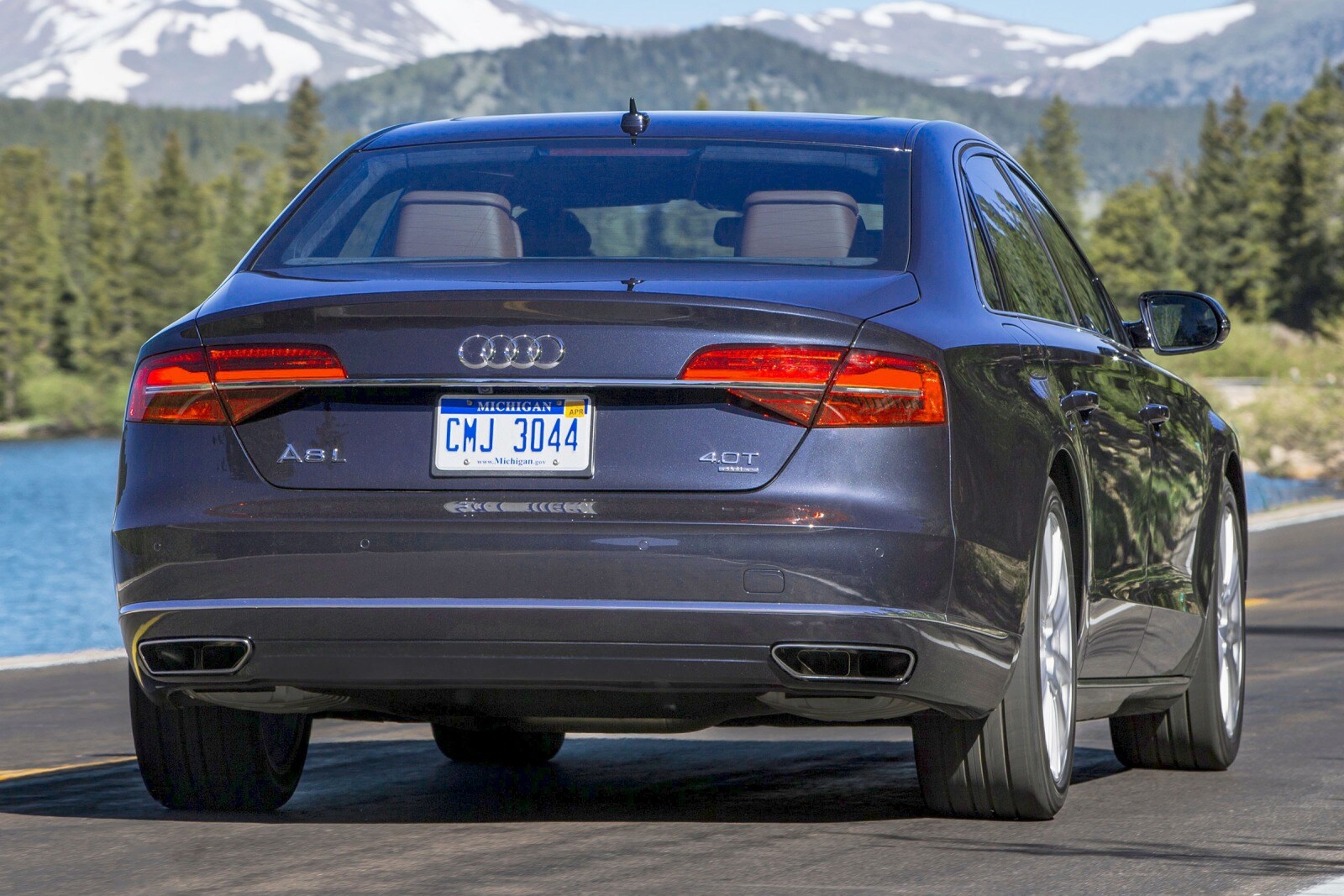 2017 Audi A8 exterior R