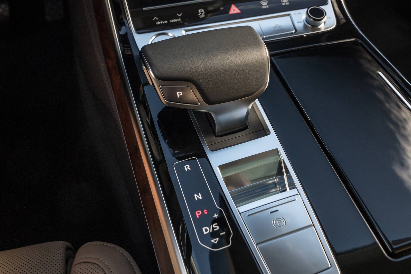 2019 Audi A8 interior SHF