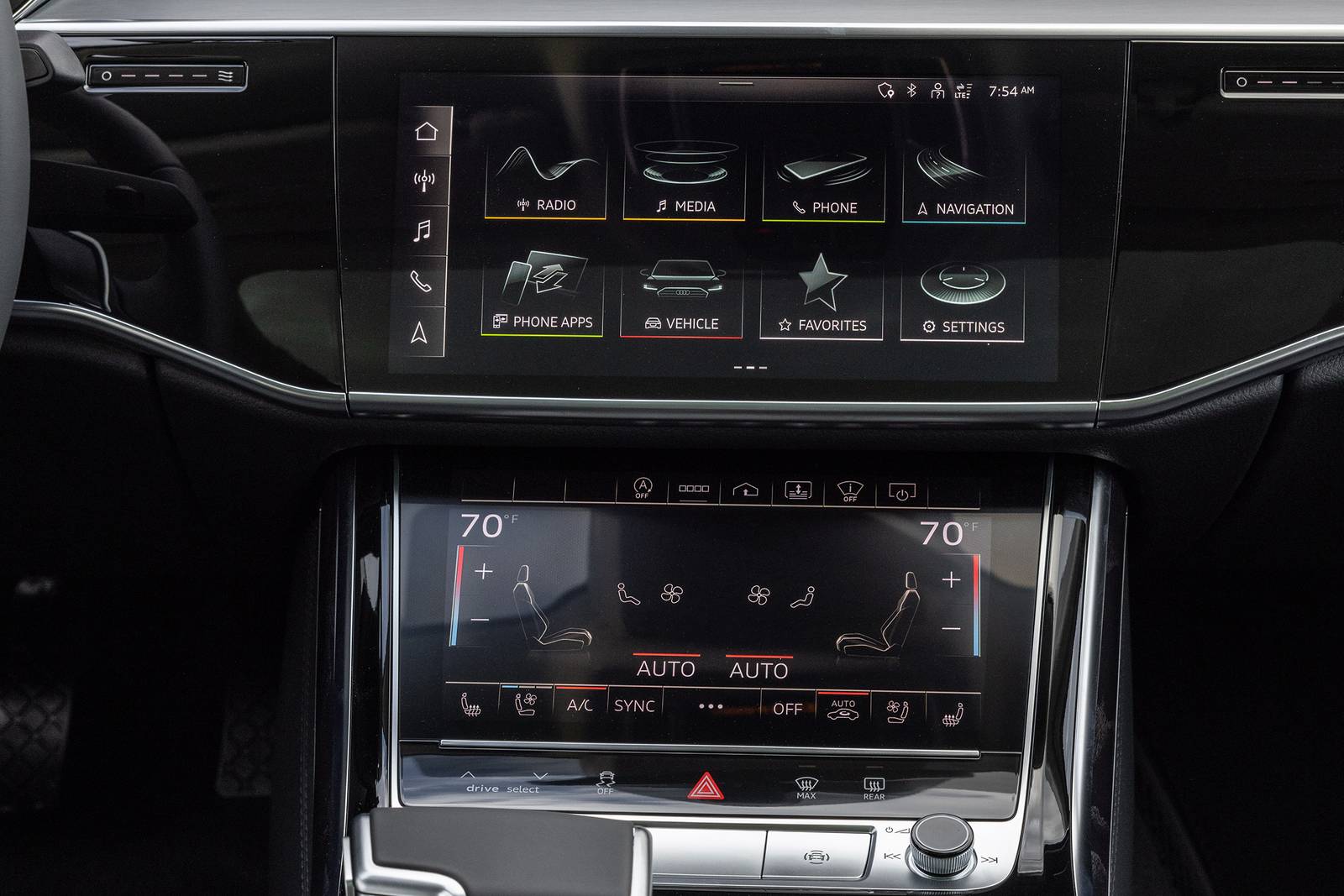 2022 Audi A8 interior CC