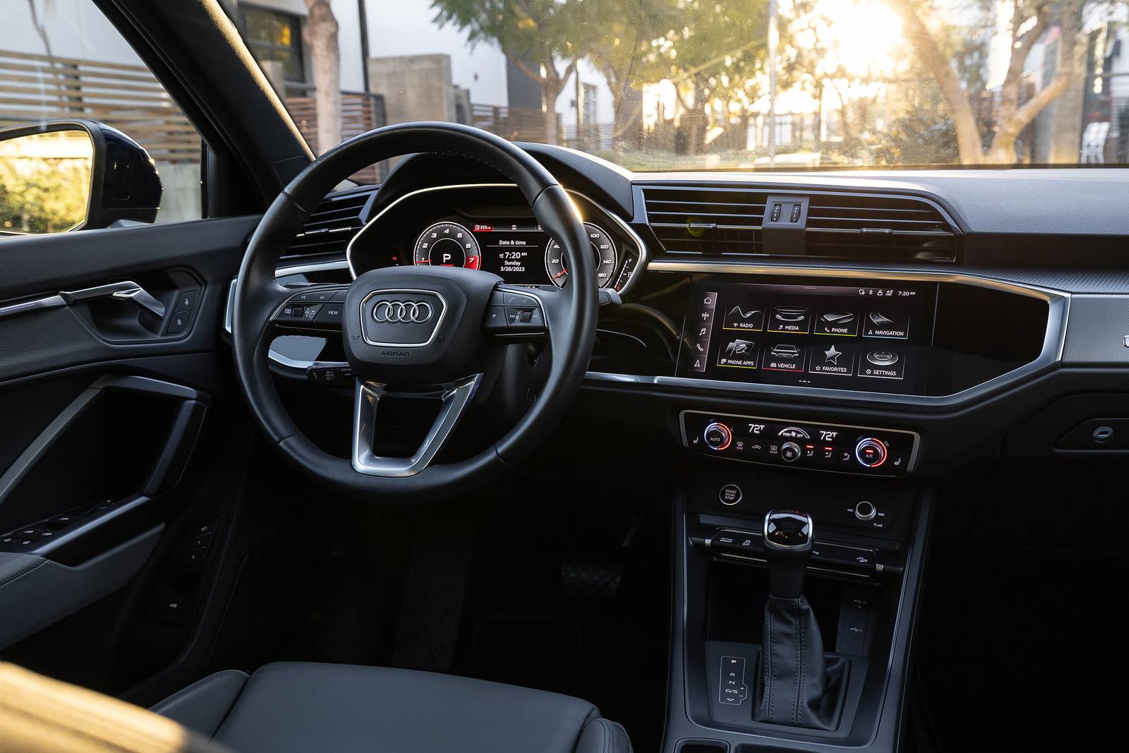 2022 Audi Q3 interior SWD