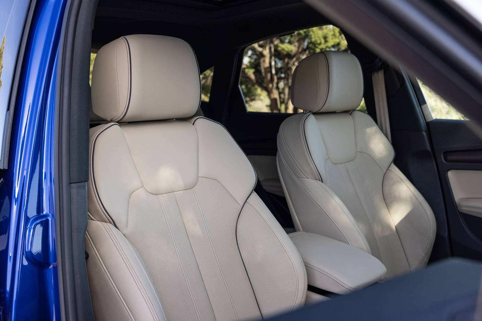 2022 Audi Q5 Sportback front safety DETAIL