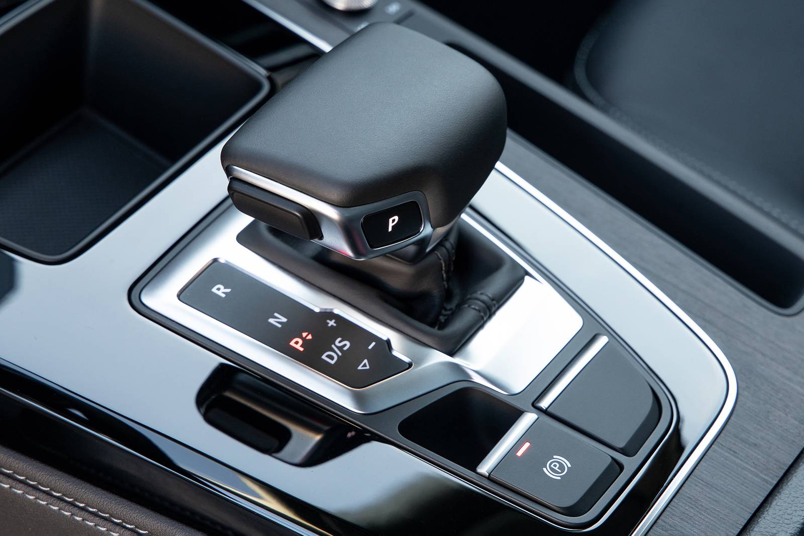 2025 Audi Q5 interior SHF