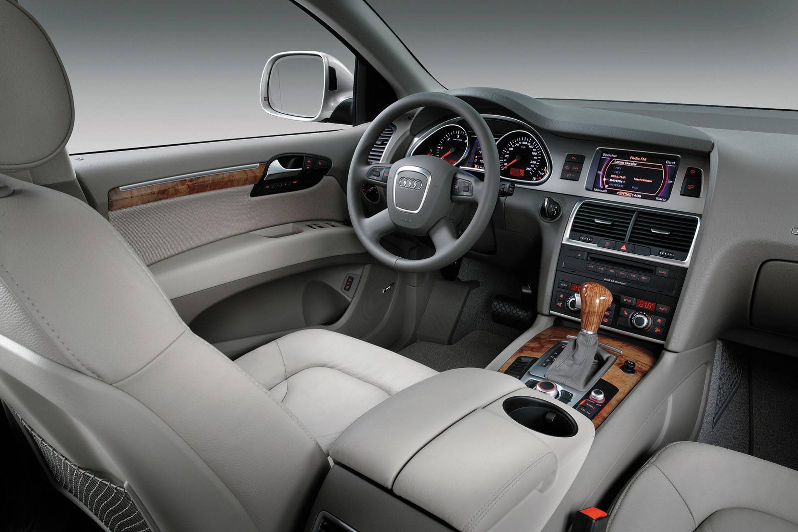 2007 Audi Q7 interior I
