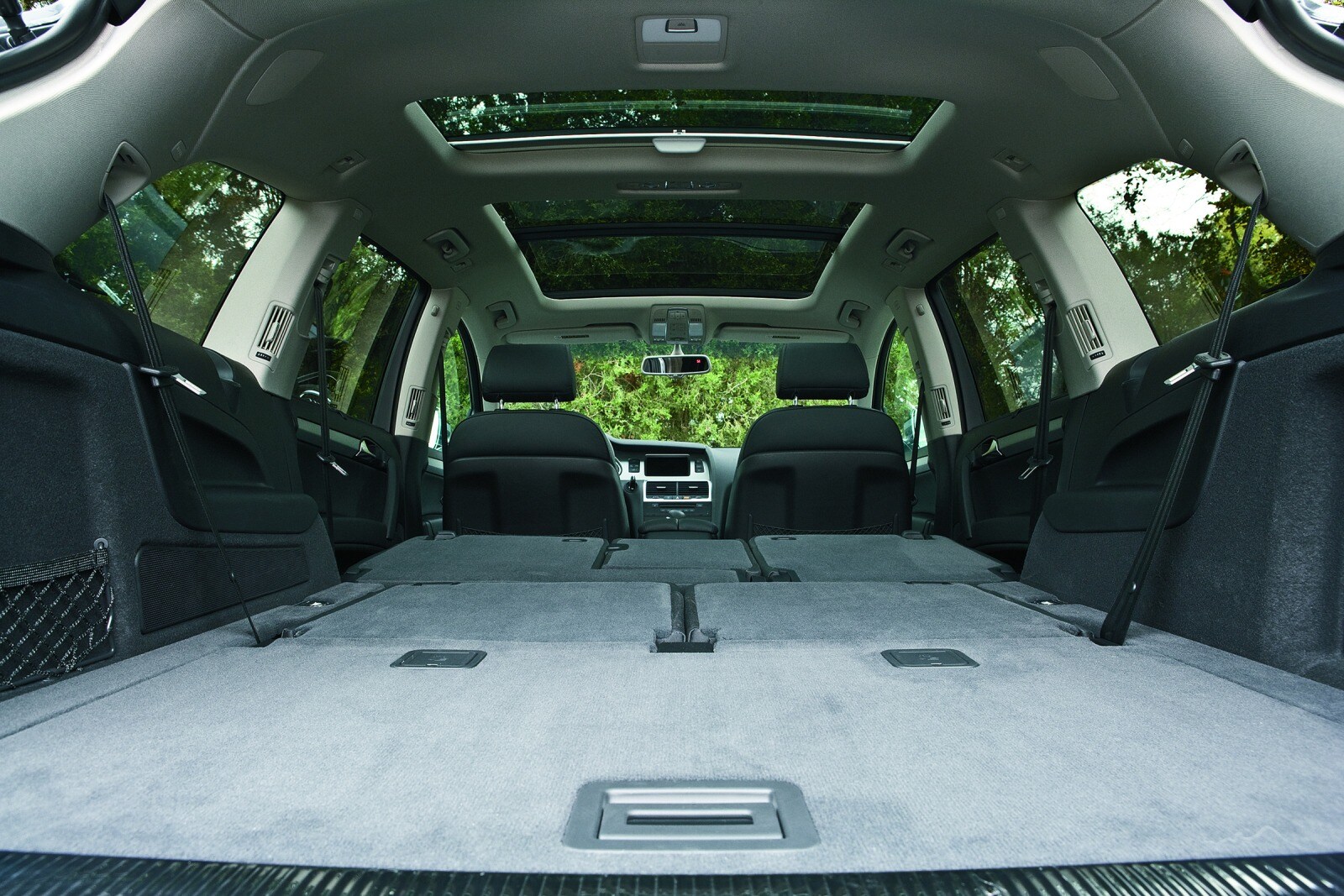 2010 Audi Q7 interior CARGO