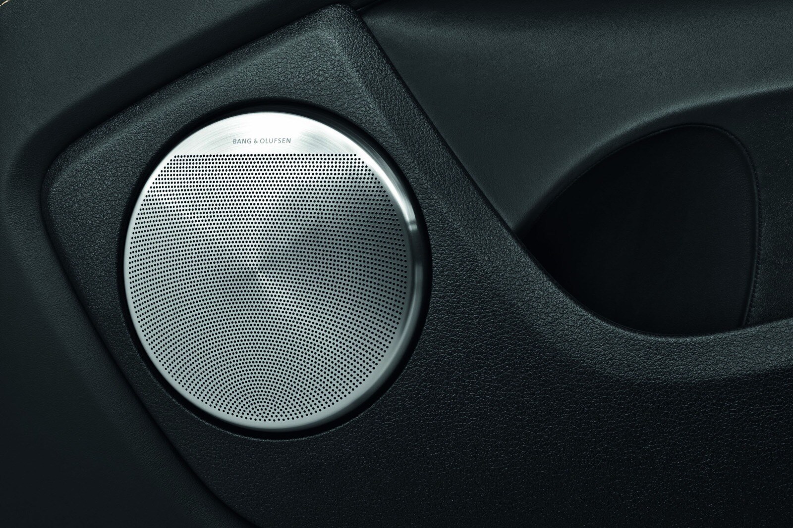 2012 Audi Q7 front safety DETAIL