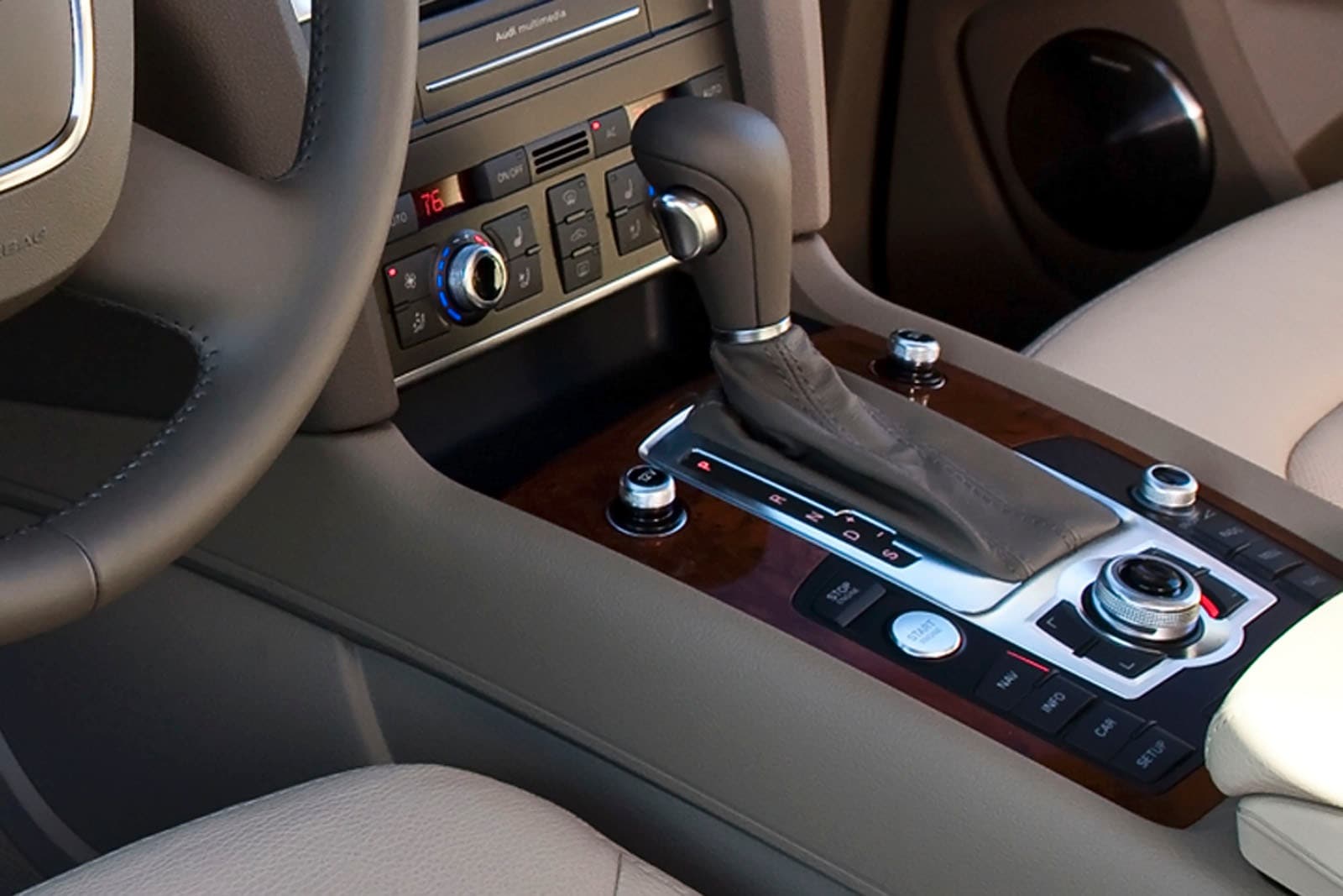 2013 Audi Q7 interior SHF